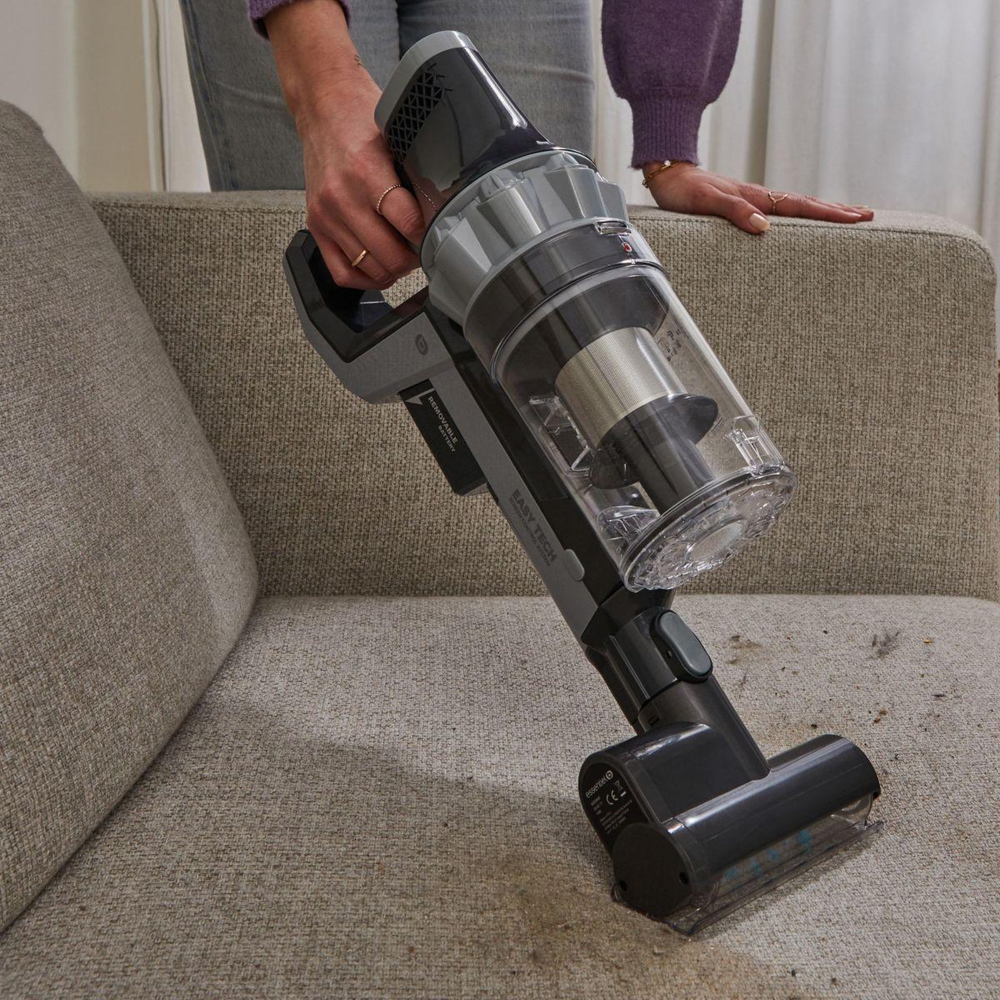 Voir la diapositive 3 : ESSENTIEL B Aspirateur balai eamu 216 easy tech