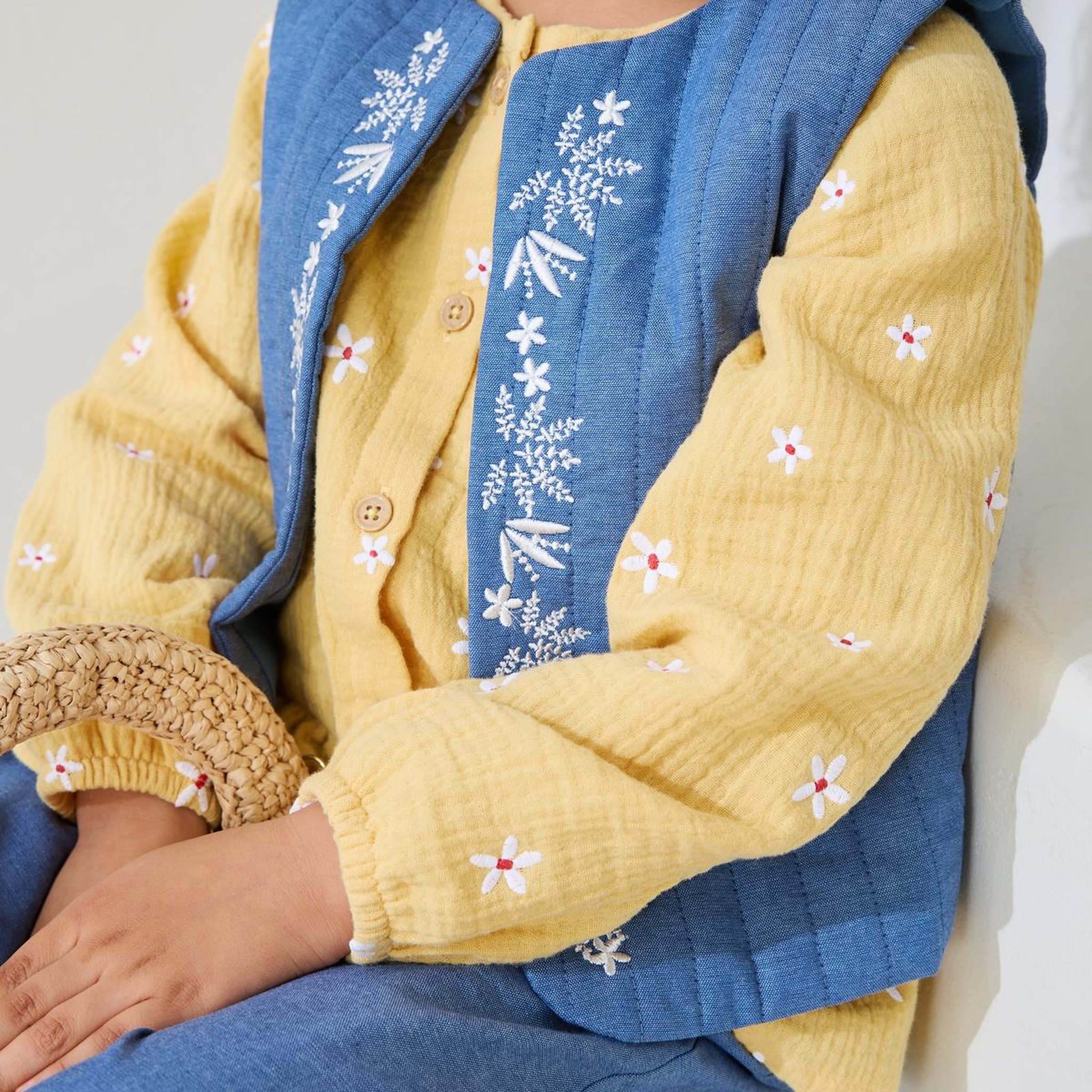 Voir la diapositive 5 : Petit Béguin Veste sans manches enfant en chambray camila