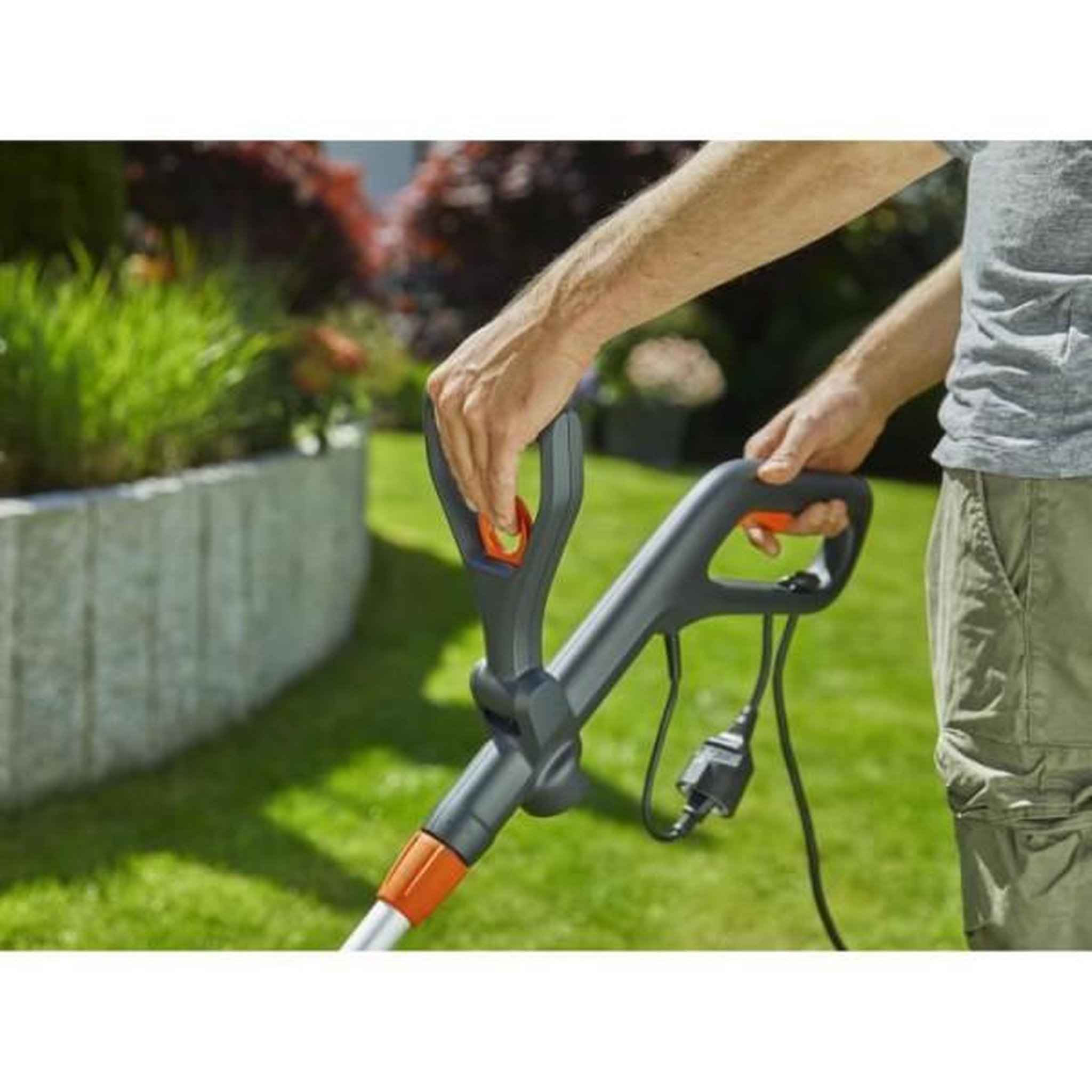 Voir la diapositive 3 : Gardena Coupe-bordure électrique - GARDENA - EasyCut 450/25 - 450W - 28 cm - Manche télescopique inclinable