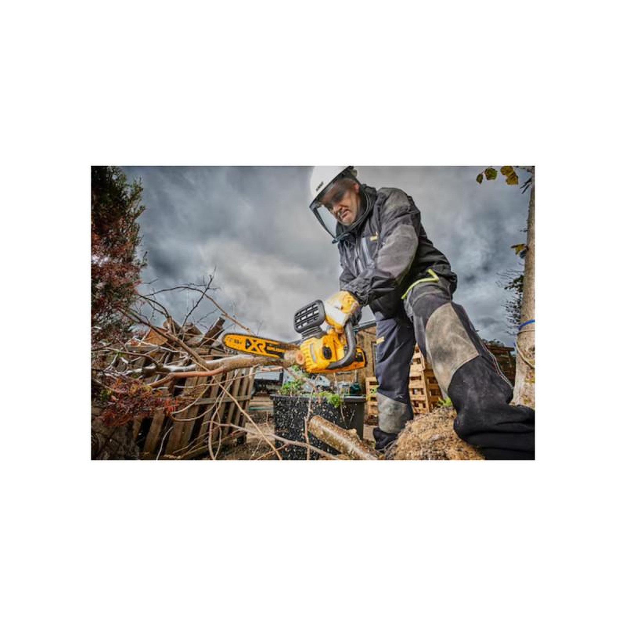 Voir la diapositive 4 : Dewalt Tronçonneuse élagueuse Brushless XR 18V DEWALT - 30 cm - Sans batterie ni chargeur - DCM565N-XJ