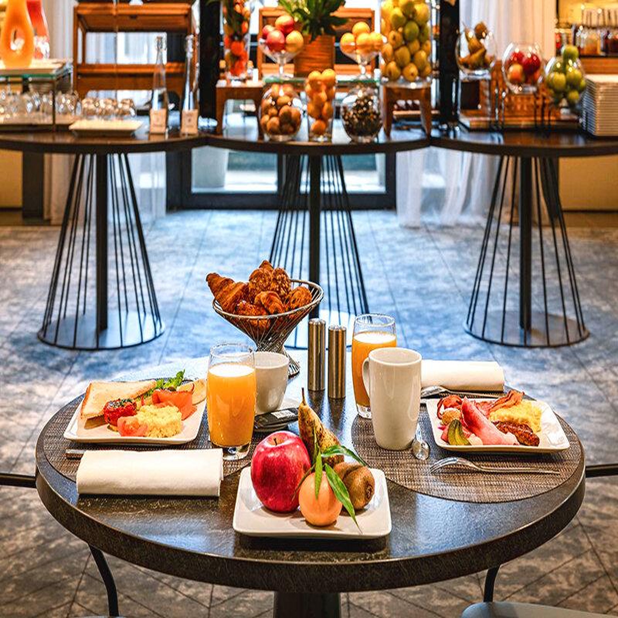 Voir la diapositive 3 : Smartbox 3 jours d'exception avec spa à l'hôtel 4* mgallery le louis versailles château - coffret cadeau séjour