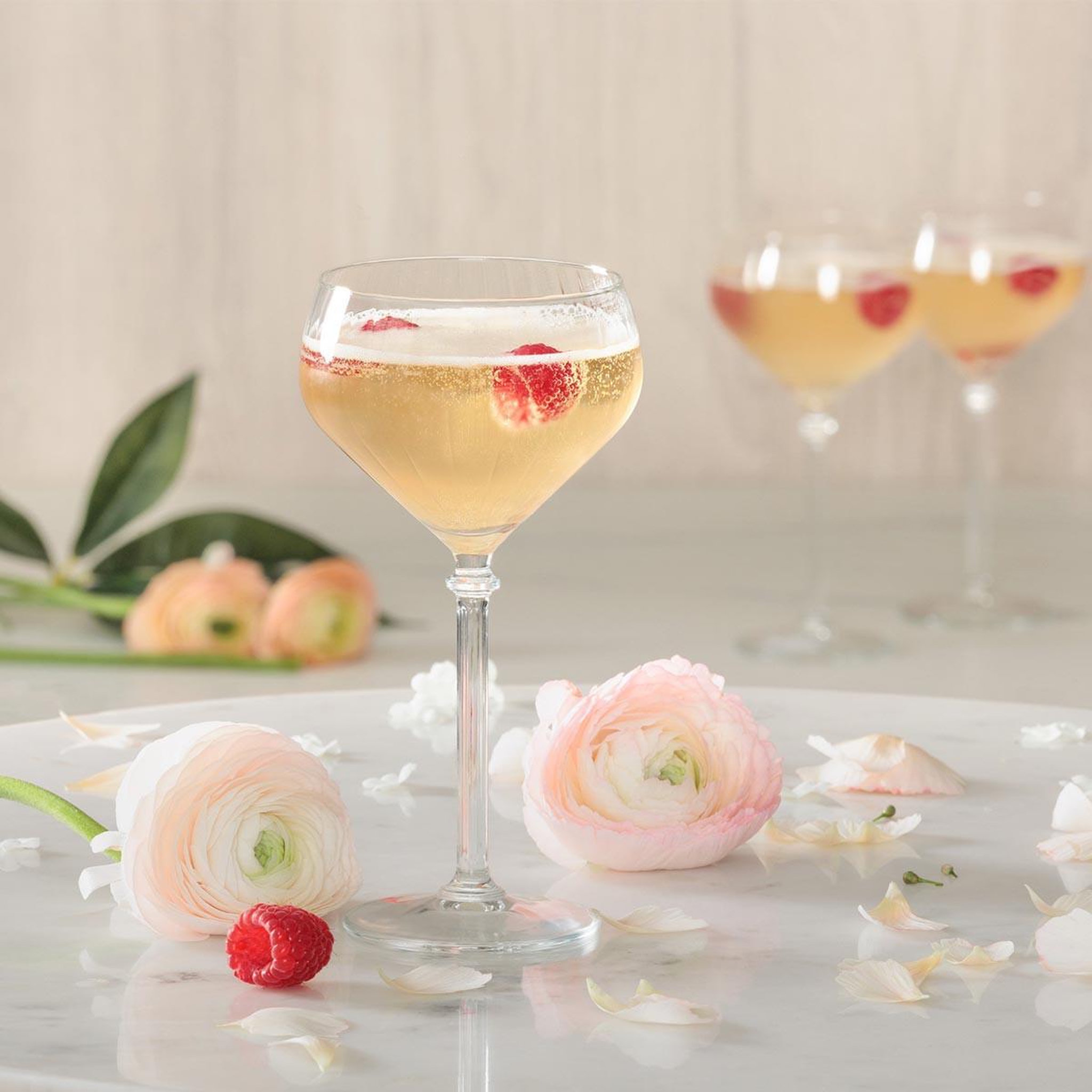 Voir la diapositive 3 : SECRET DE GOURMET Lot de 4 coupes à champagne  strié  32cl transparent