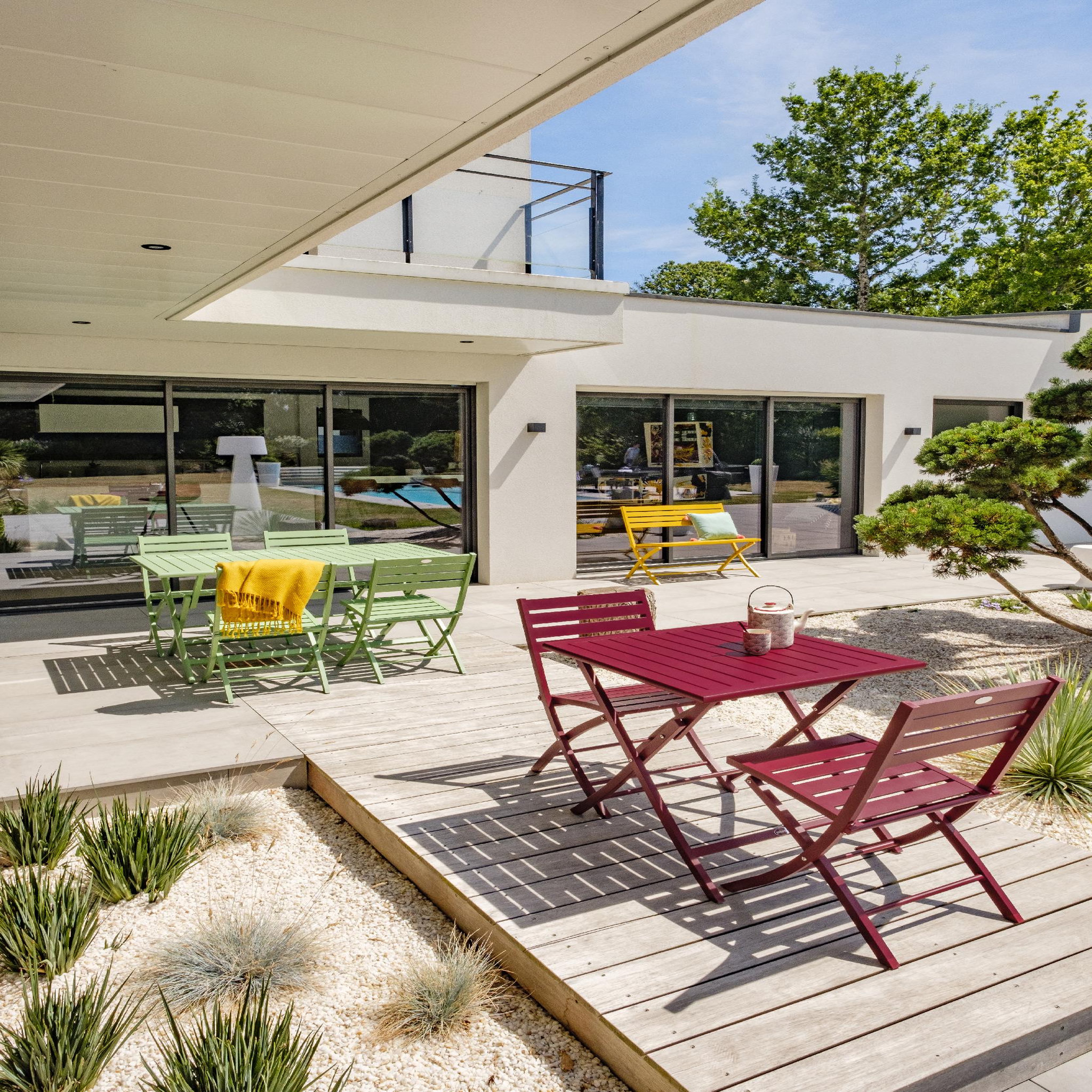 Voir la diapositive 5 : DCB GARDEN Ensemble repas de jardin carré en aluminium (2 places)