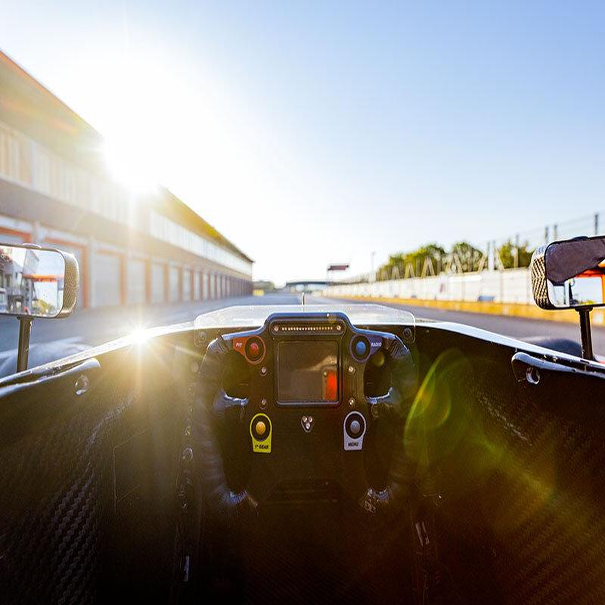 Voir la diapositive 5 : Smartbox Stage de pilotage monoplace : 15 tours sur le circuit de nogaro en formule 4 tatuus - coffret cadeau sport & aventure
