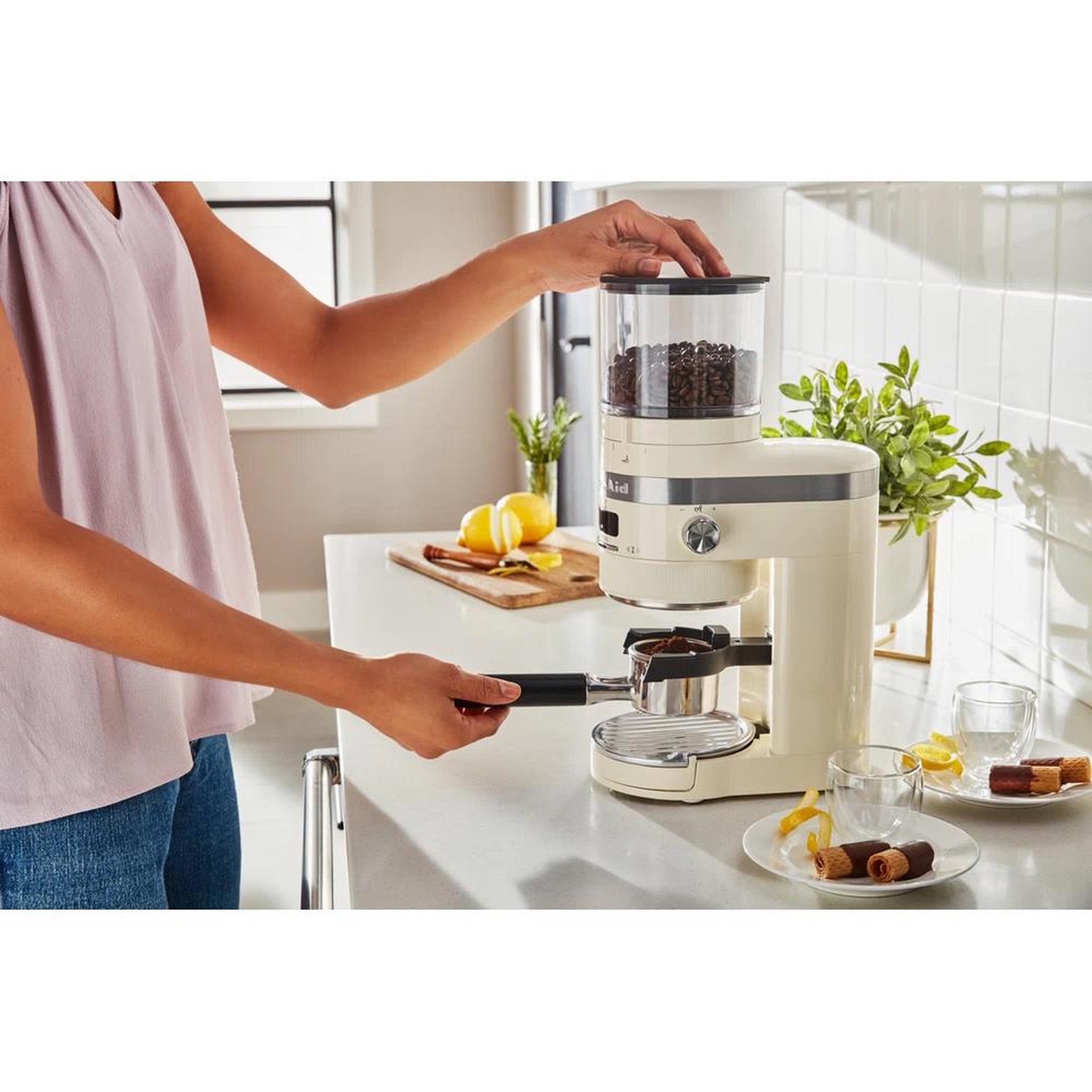 Voir la diapositive 6 : KitchenAid Moulin à café 340g 240w crème - 5kcg8433eac