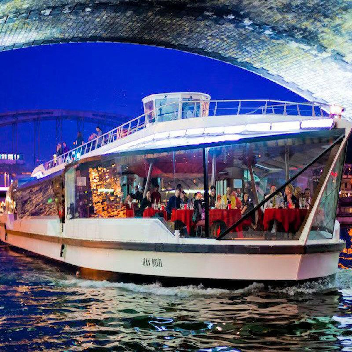 Smartbox Découverte de Paris lors d'un dîner croisière Excellence sur la Seine pour 1 adulte - Coffret Cadeau Gastronomie