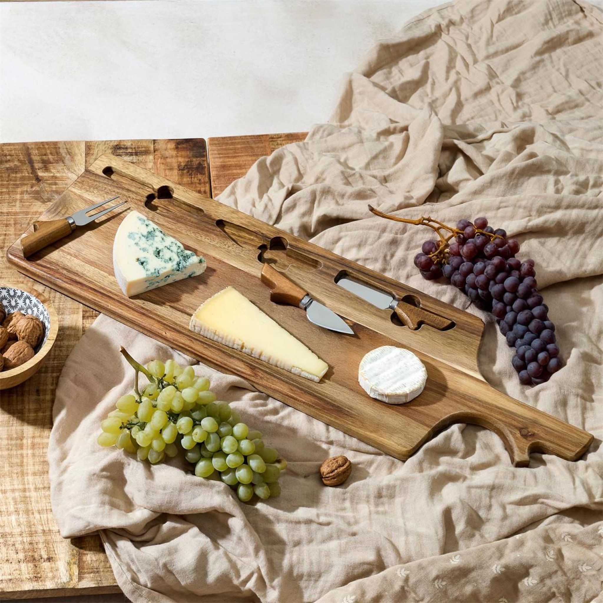 Voir la diapositive 5 : The Home Deco Factory Planche à fromage avec 3 couteaux  bistrot  65cm naturel
