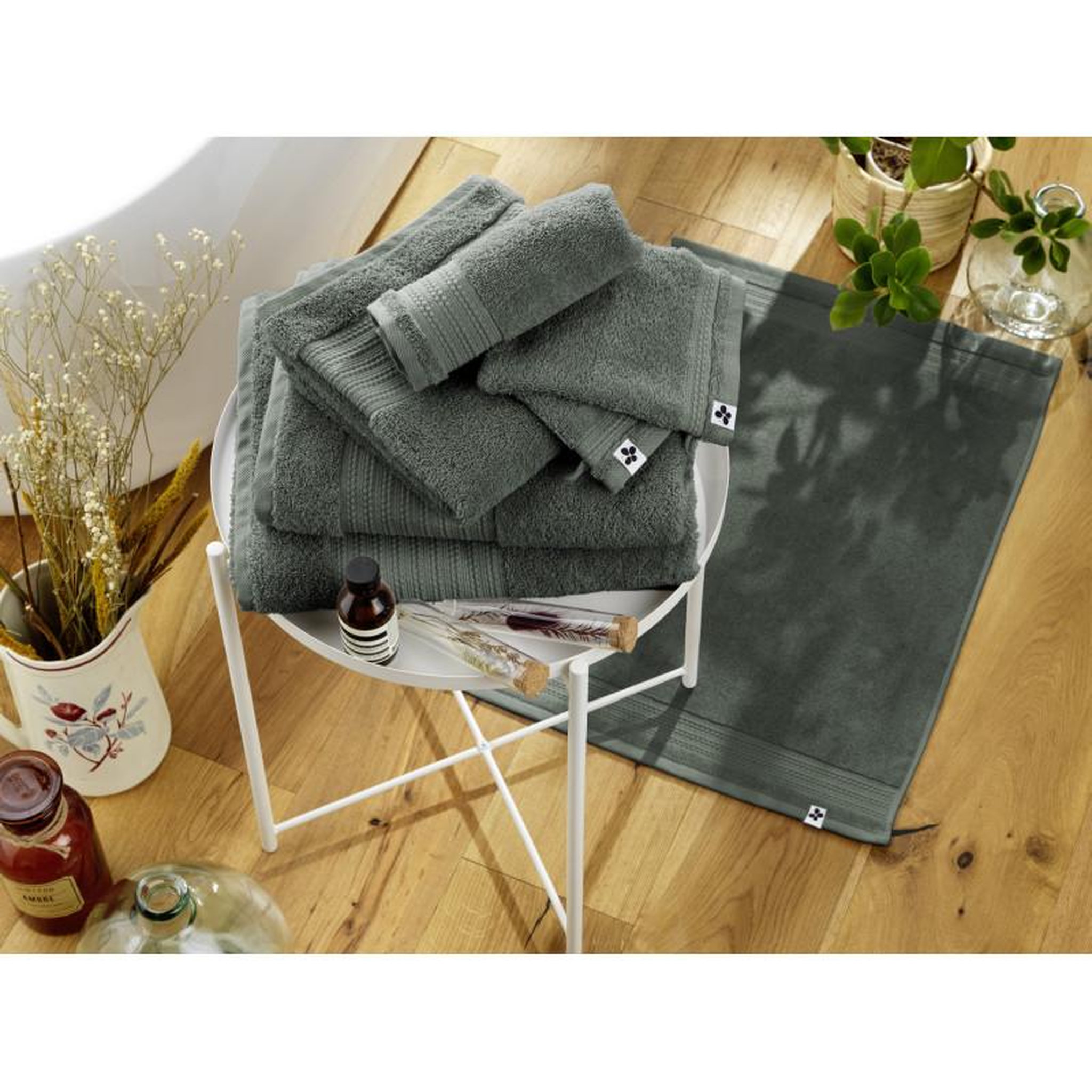 Voir la diapositive 5 : L EFFET PAPILLON Tapis de bain  Garance  50 x 70 cm / 100% Coton Bio / 600 gr/m² l'Effet Papillon -  - Tapis de bain 50 x 70 cm