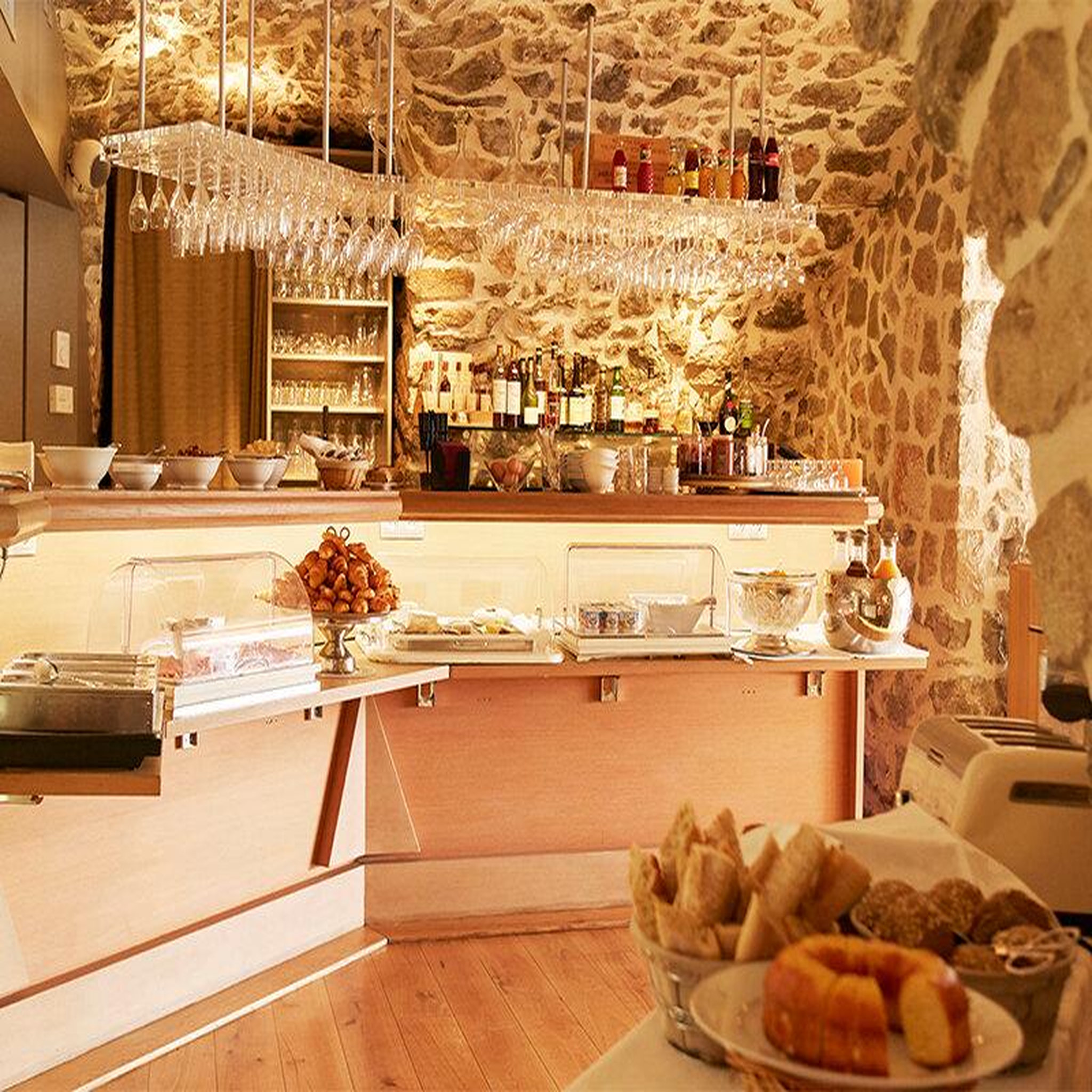Voir la diapositive 4 : Smartbox Escapade gourmande à Villefranche-sur-Mer : 2 jours en hôtel 4* avec dîner - Coffret Cadeau Séjour