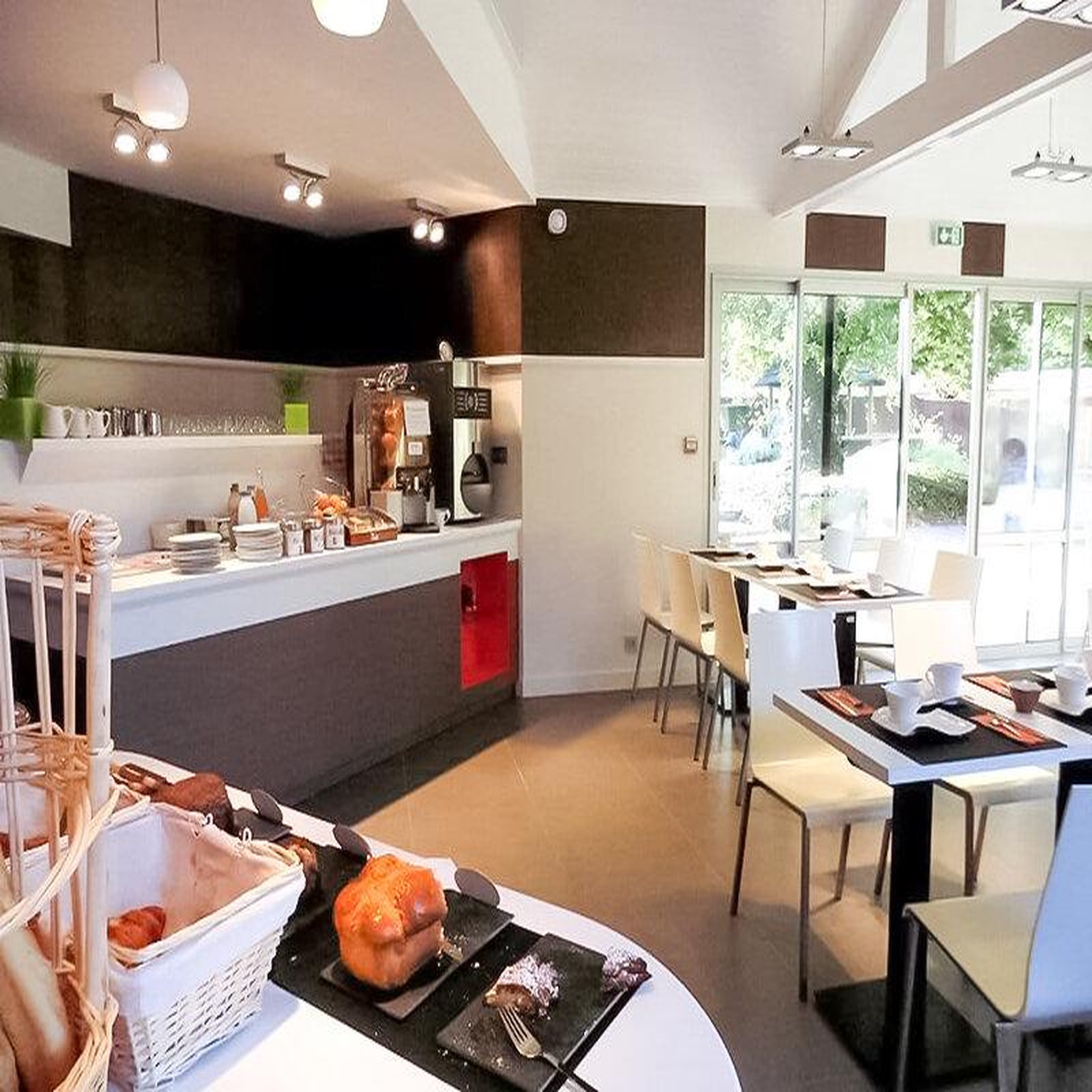 Voir la diapositive 3 : Smartbox 2 jours en hôtel 3* à deux pas d'angers avec accès à l'espace bien-être - coffret cadeau séjour