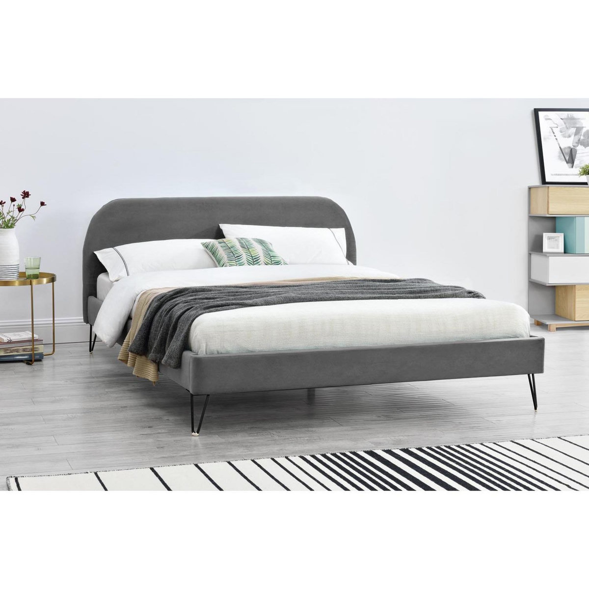 CONCEPT USINE Structure de lit 140 x 190 cm en velours gris et pieds noirs PHOENIX