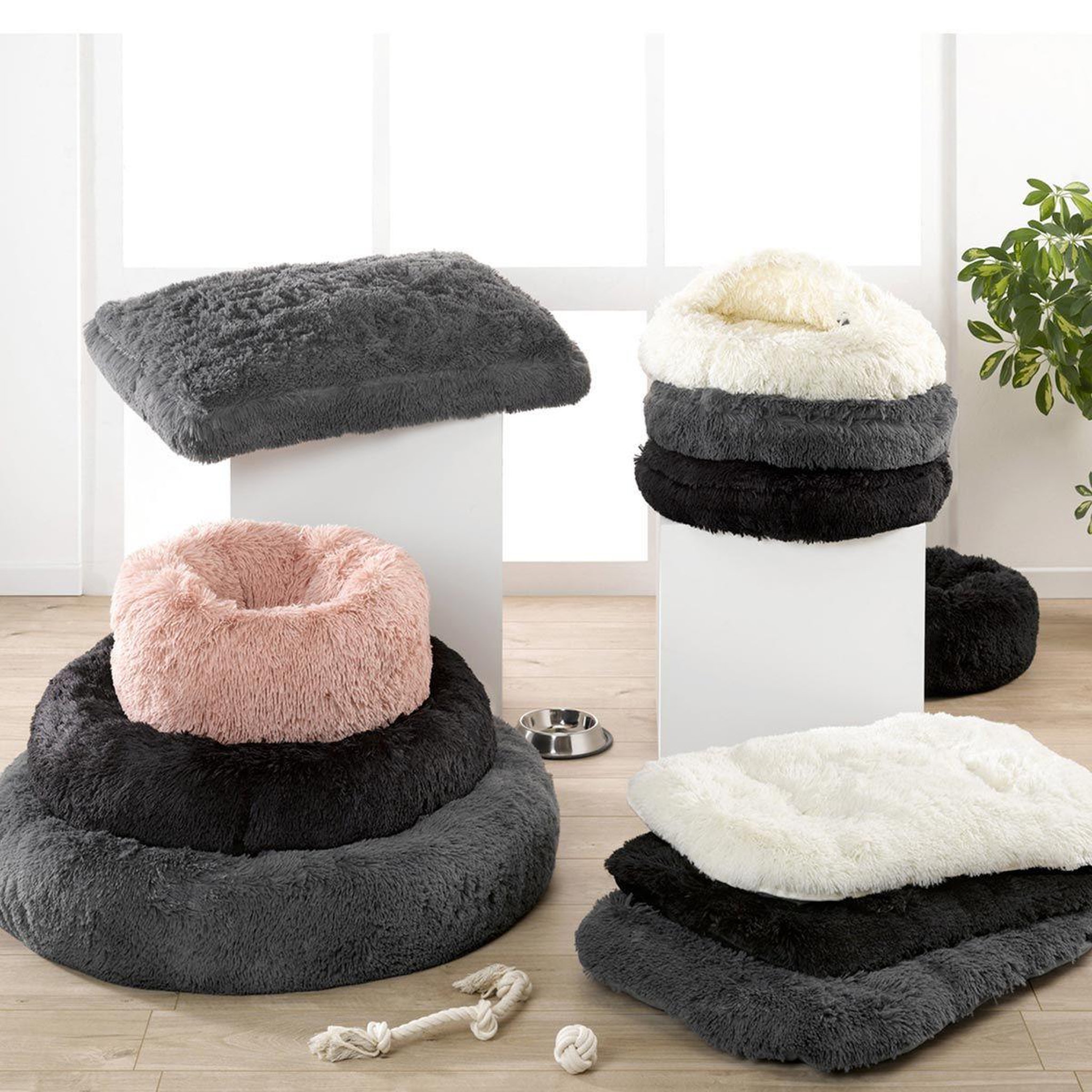 Voir la diapositive 3 : LOVE STORY Panier chausson chien & chat  fluffy  55cm noir