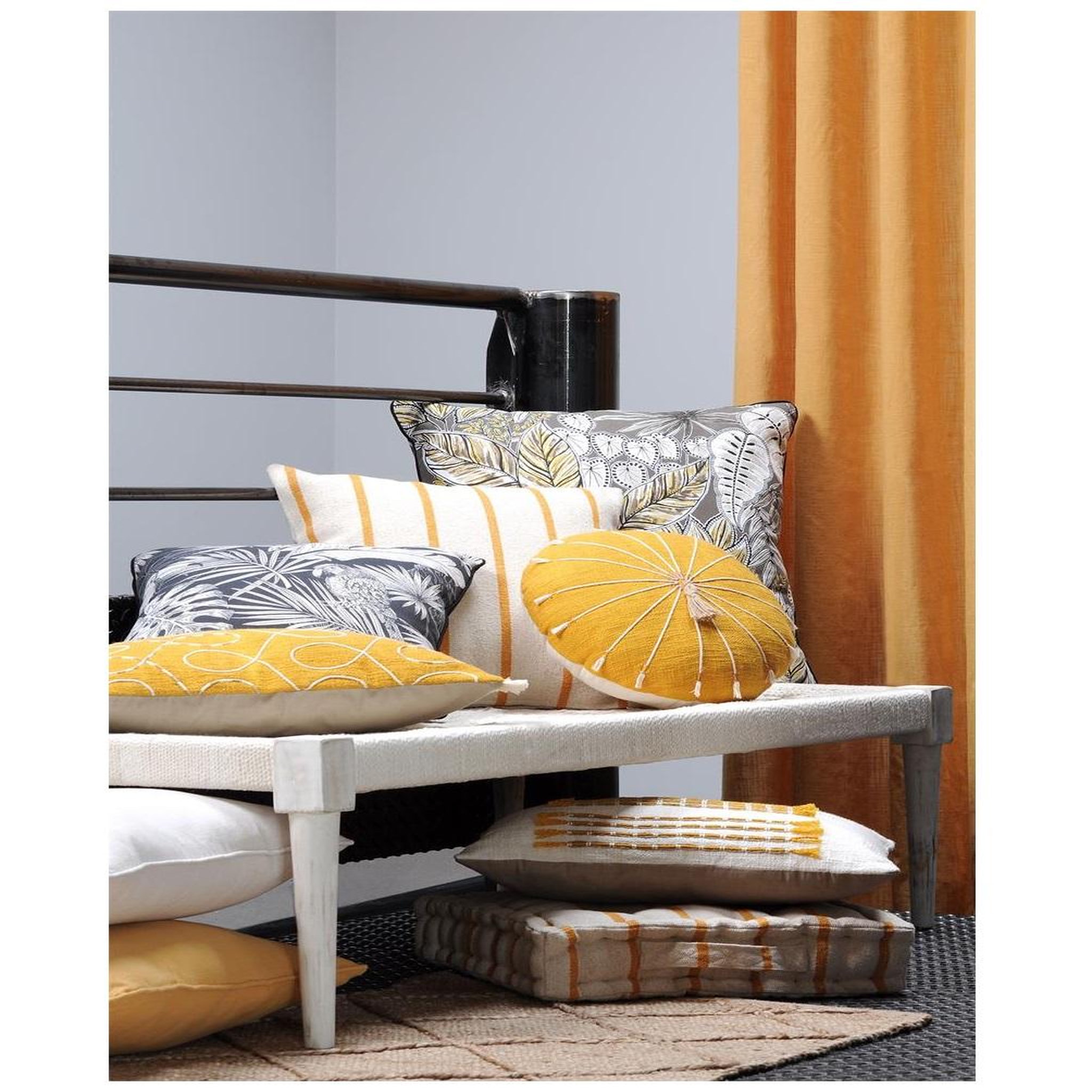 Voir la diapositive 6 : Eden Coussin de sol st tropez design et moderne