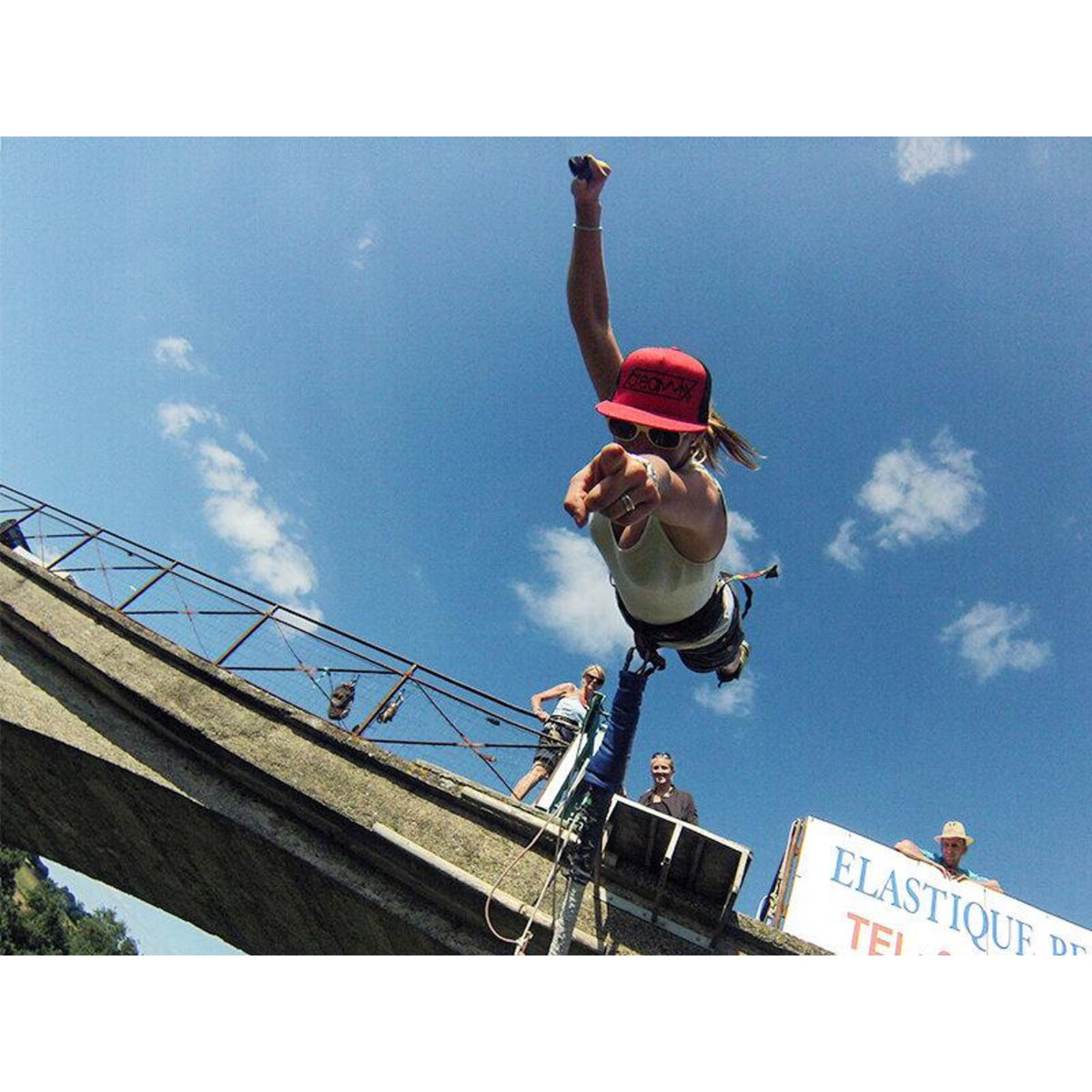 Smartbox Saut à l'élastique en tandem au viaduc de Saint-Georges-le-Gaultier avec certificat et souvenir, pour 2 - Coffret Cadeau Sport & Aventure