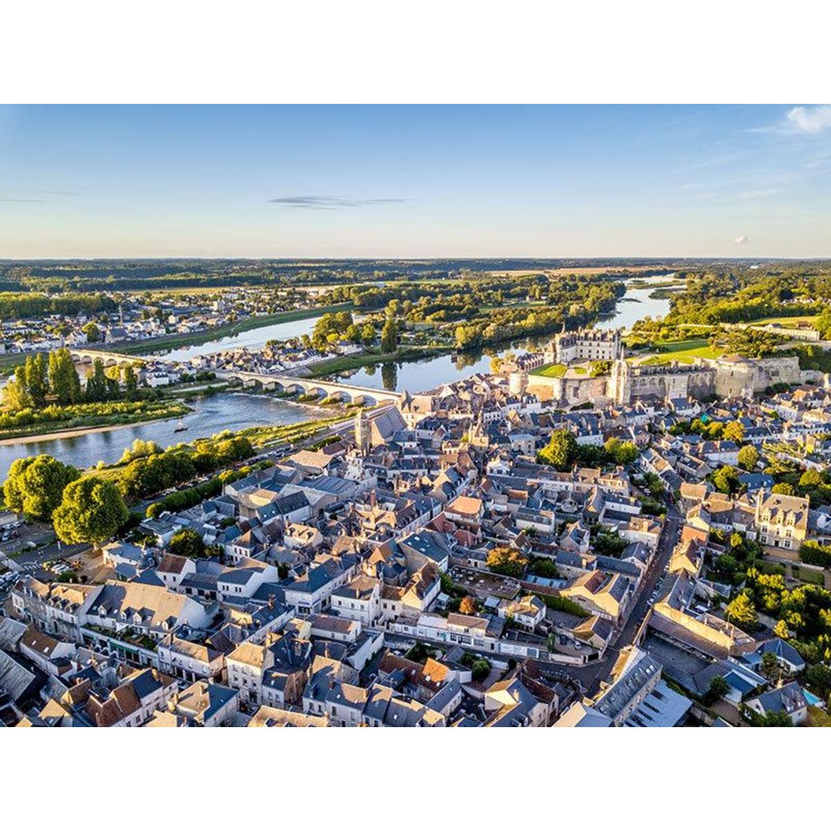 Smartbox Vol en hélicoptère de 25 min pour 2 au-dessus des châteaux de Tours et de Chenonceau - Coffret Cadeau Sport & Aventure