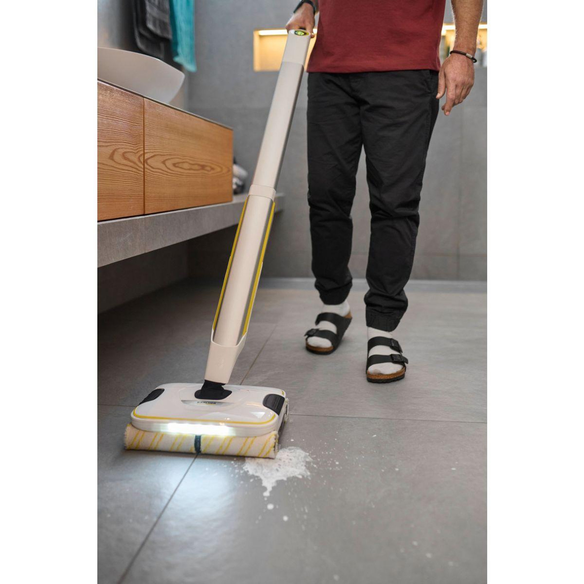 Voir la diapositive 4 : KARCHER Aspirateur laveur FC 8 sans fil - Signature line
