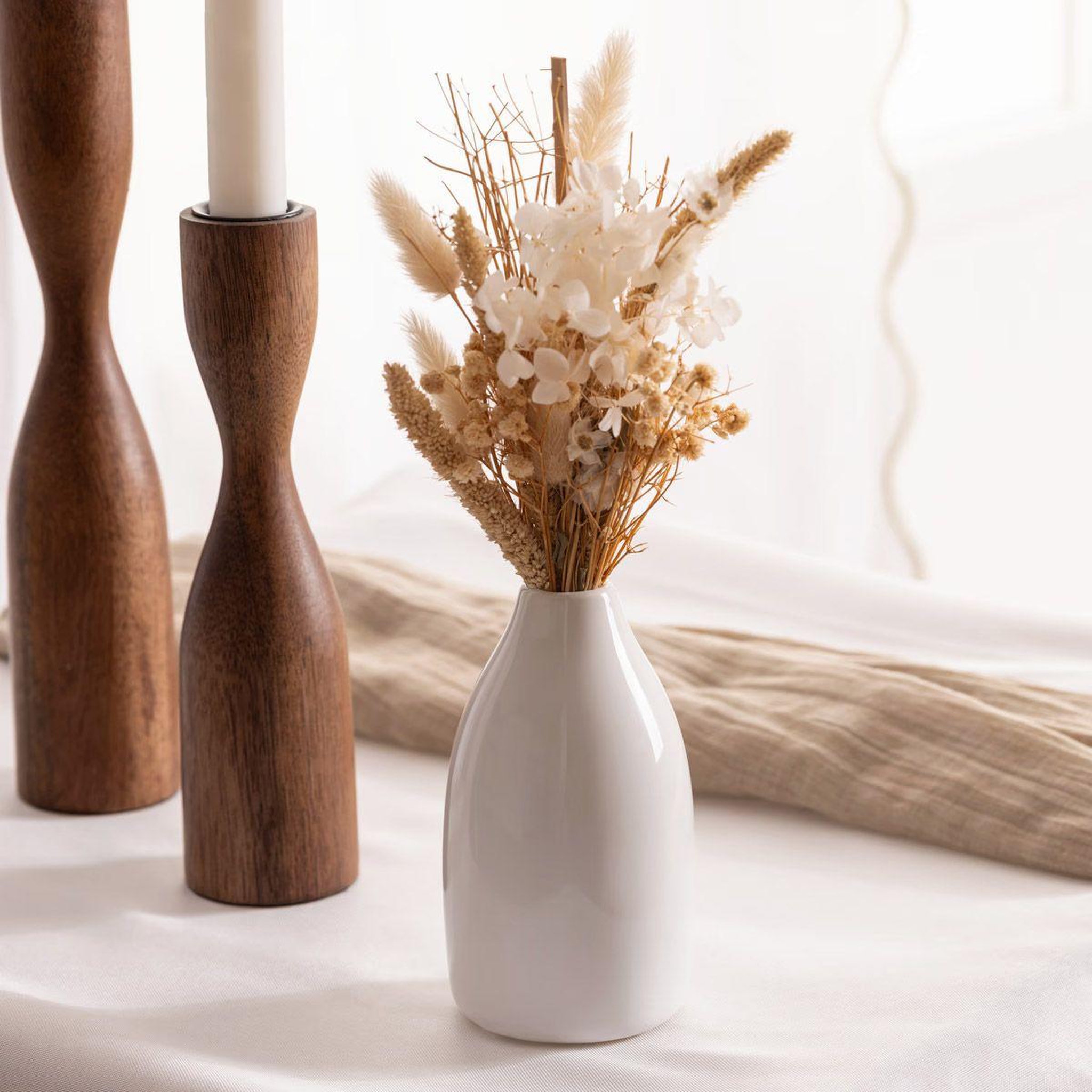Voir la diapositive 3 : ATMOSPHERA Composition de fleurs séchées  vase  25cm blanc
