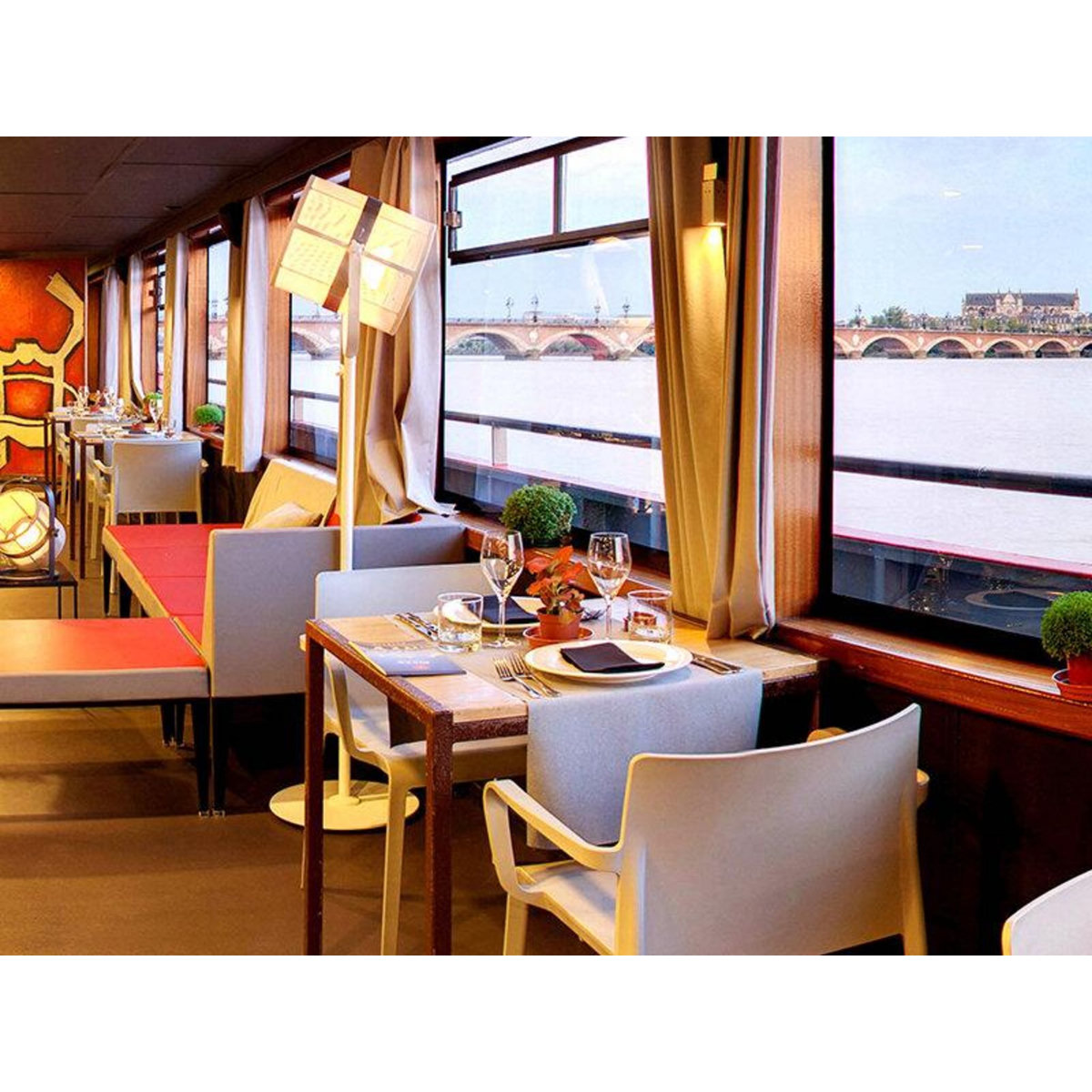 Smartbox Dîner Croisière à Bordeaux et découverte des façades UNESCO et des ponts bordelais - Coffret Cadeau Sport & Aventure