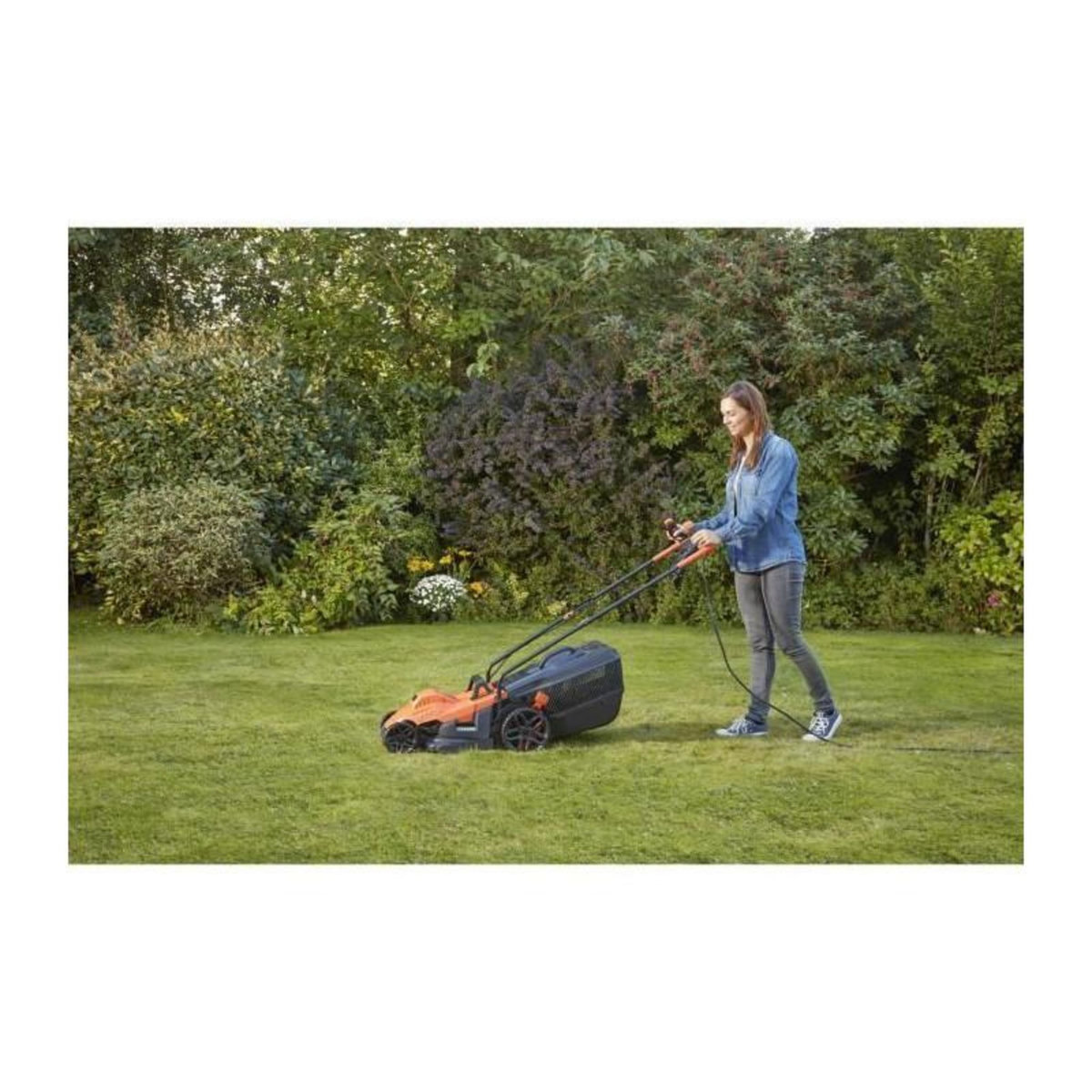 Black et Decker BLACK + DECKER Tondeuse  34cm 1400W - Poignee Bike BEMW461BH