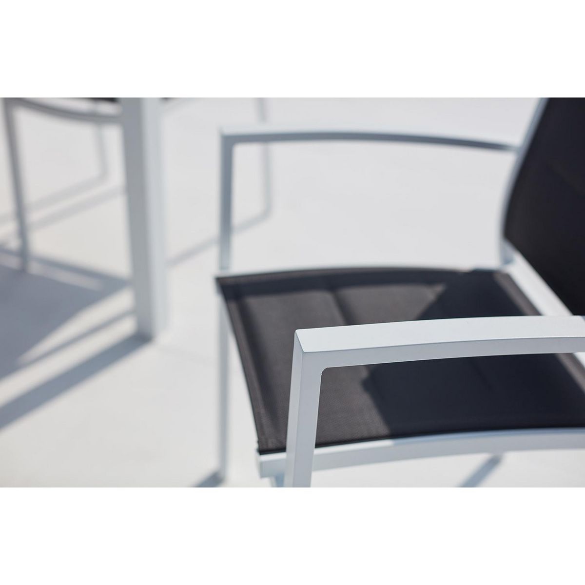 CONCEPT USINE Table de jardin extensible et 8 chaises alu-toile PVC blanc AREZZO