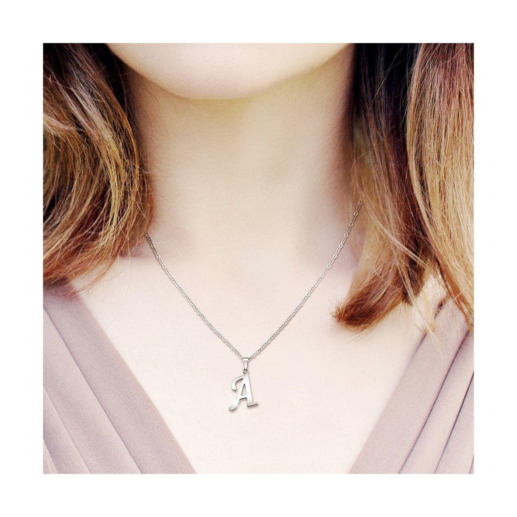 Voir la diapositive 2 : SC BOHEME Collier alphabet lettre A en acier inoxydable par SC Bohème