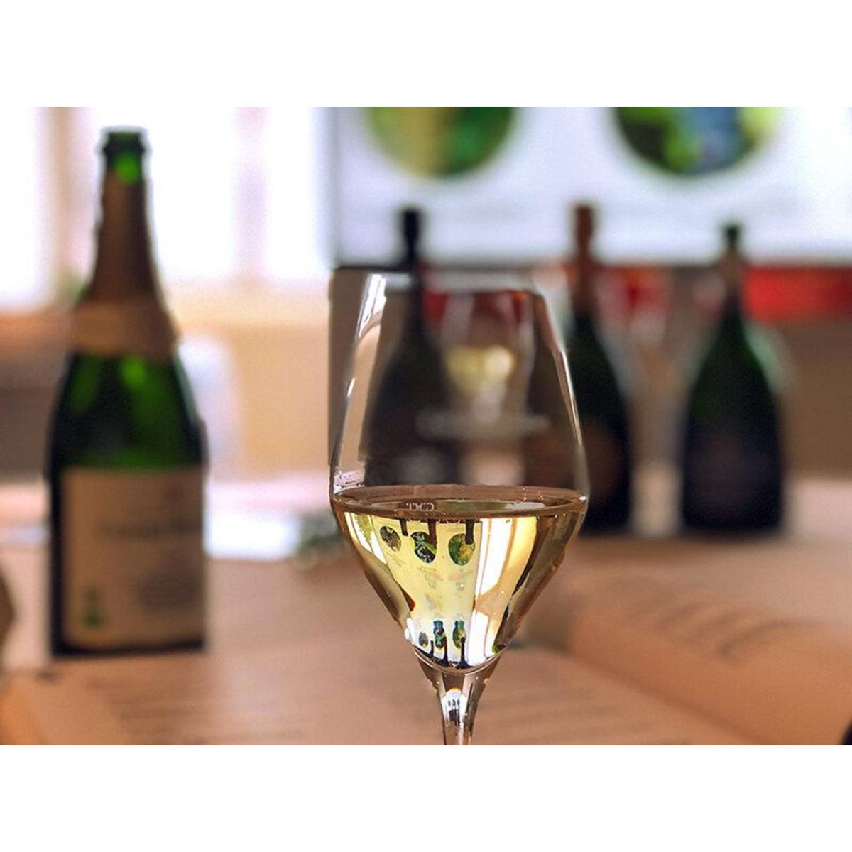 Smartbox Initiation au sabrage de champagne avec dégustation et visite de cave près de Reims - Coffret Cadeau Gastronomie