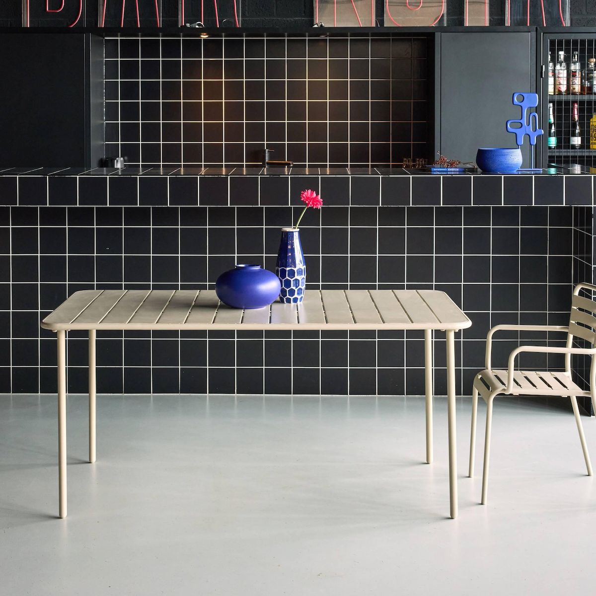 SWEEEK Table de jardin métal 6-8 places, Amelia 160x90xH72.5cm