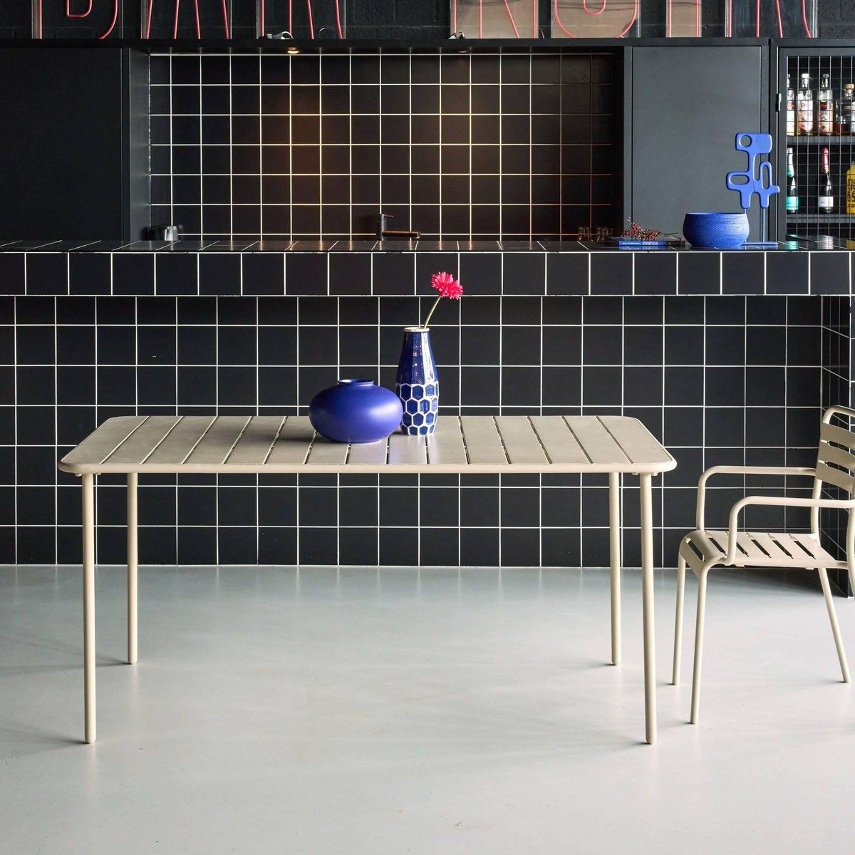 SWEEEK Table de jardin métal 6-8 places, Amelia 160x90xH72.5cm