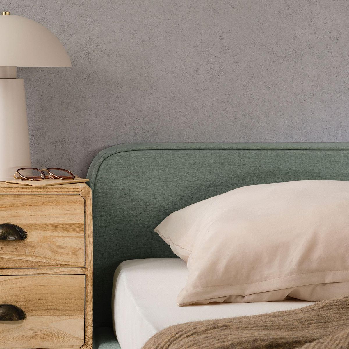 IDIMEX Lit double BELARTI 140 x 190 cm, revêtement en tissu