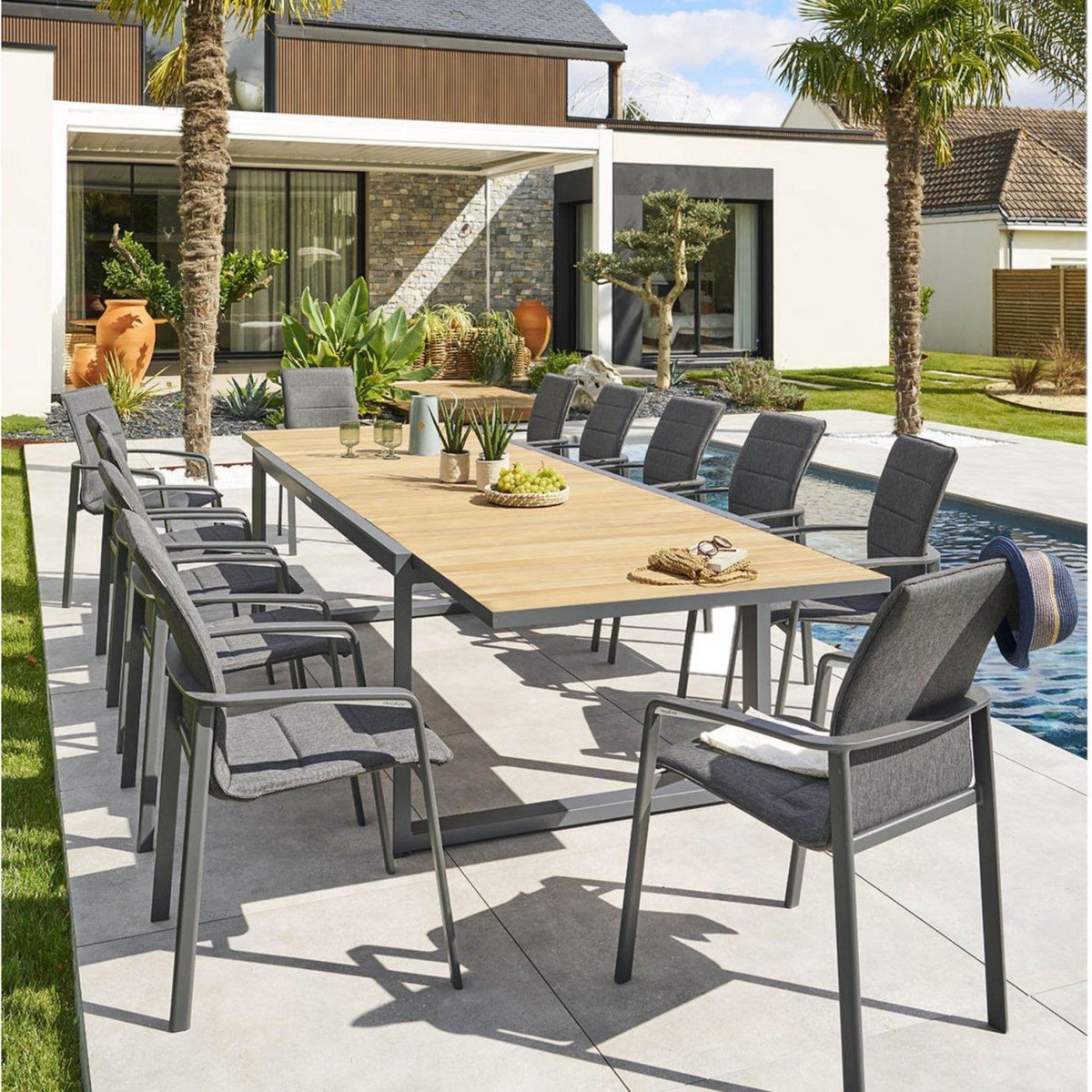 HESPERIDE Table de jardin extensible Corvo acacia et aluminium - 12 Places