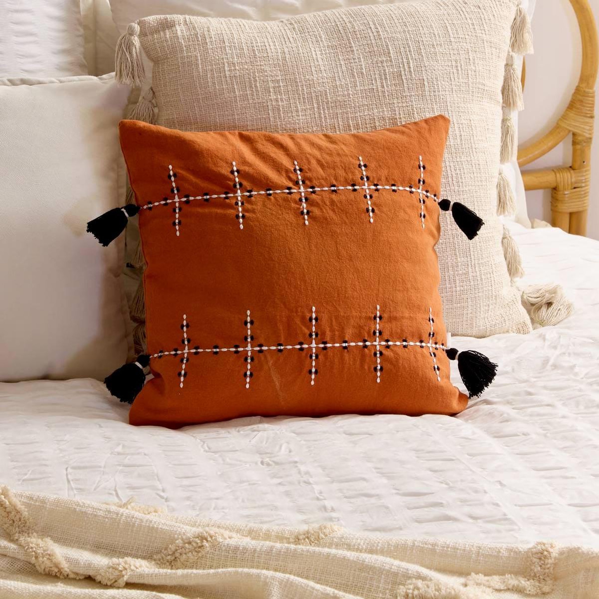 Voir la diapositive 3 : ATMOSPHERA Coussin déco  mira  40x40cm terracotta