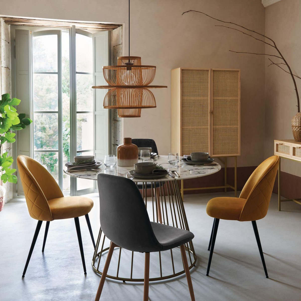 TOILINUX Lot de 4 Chaises confortables en polyester effet velours et pieds en fer