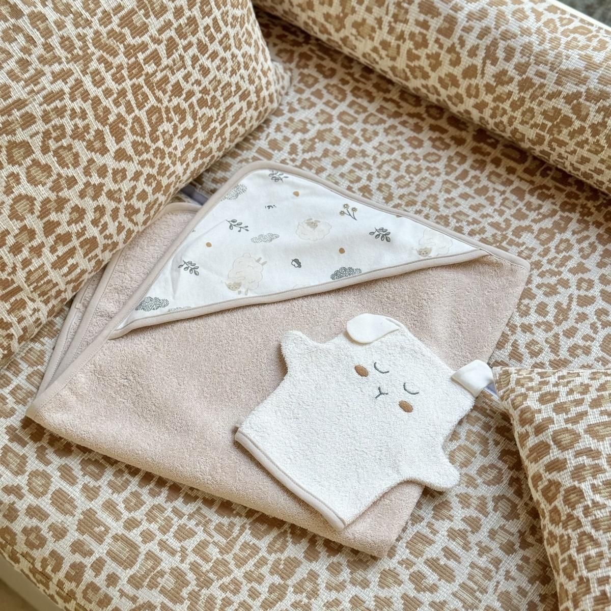 Petit Béguin Cape et gant de bain bébé Câlins