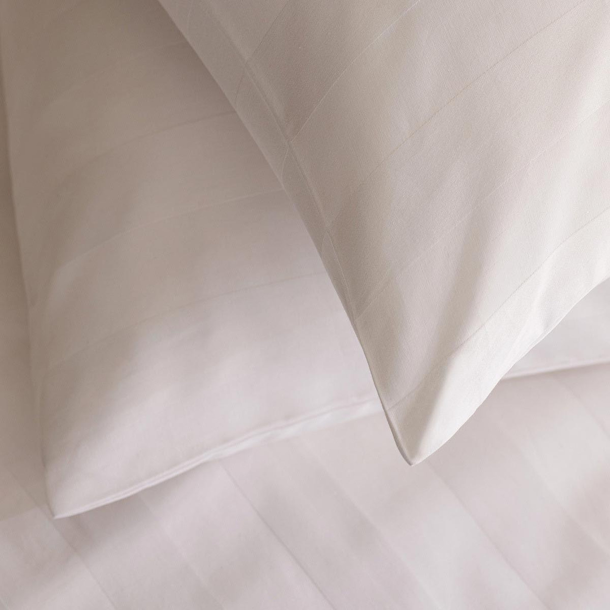 Voir la diapositive 3 : ATMOSPHERA Parure de lit  satiné  260x240cm blanc