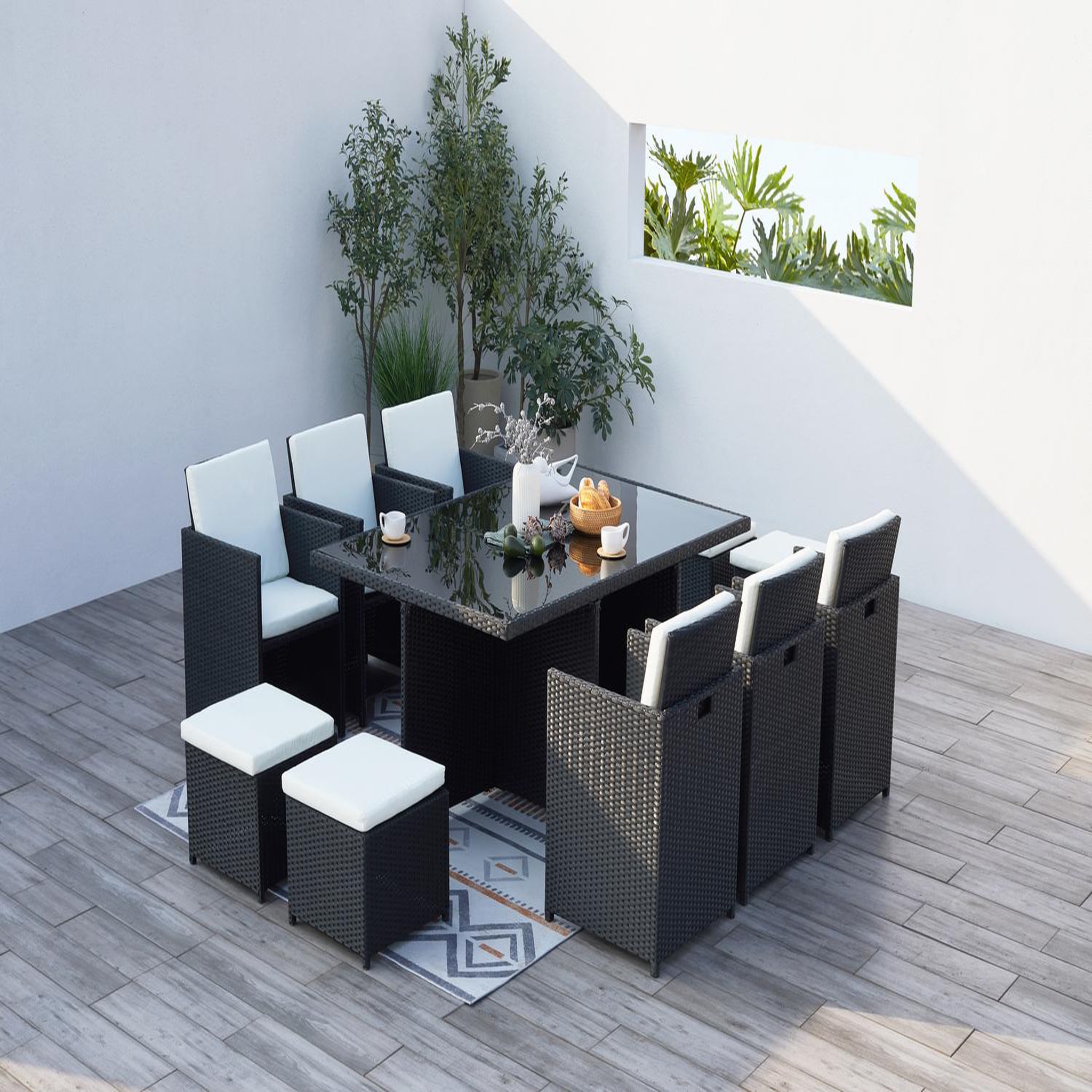 Voir la diapositive 2 : CONCEPT USINE Table et chaises 10 places encastrables résine noir-blanc MONACO