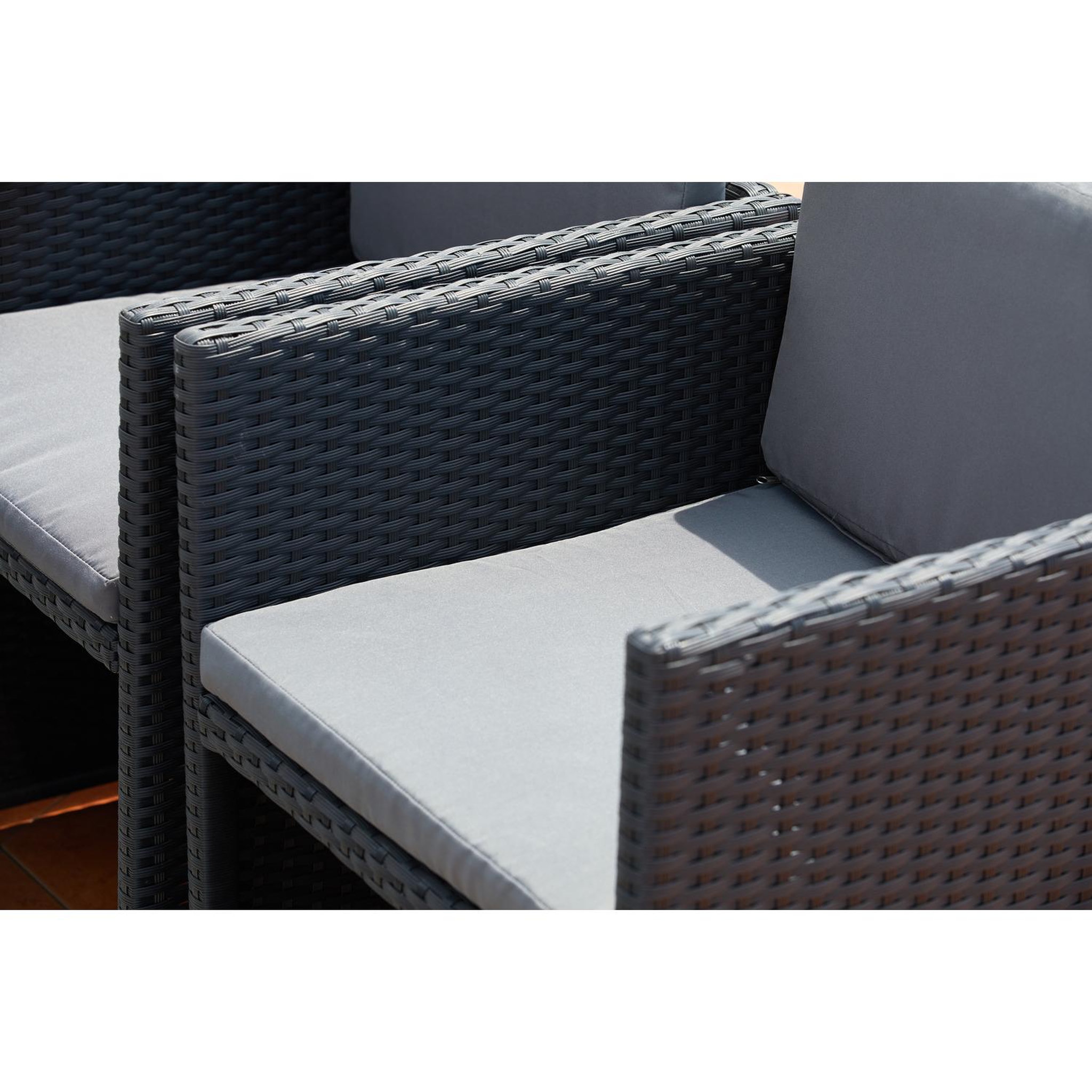 Voir la diapositive 6 : CONCEPT USINE Table et chaises 12 places encastrables en résine noir-gris miami