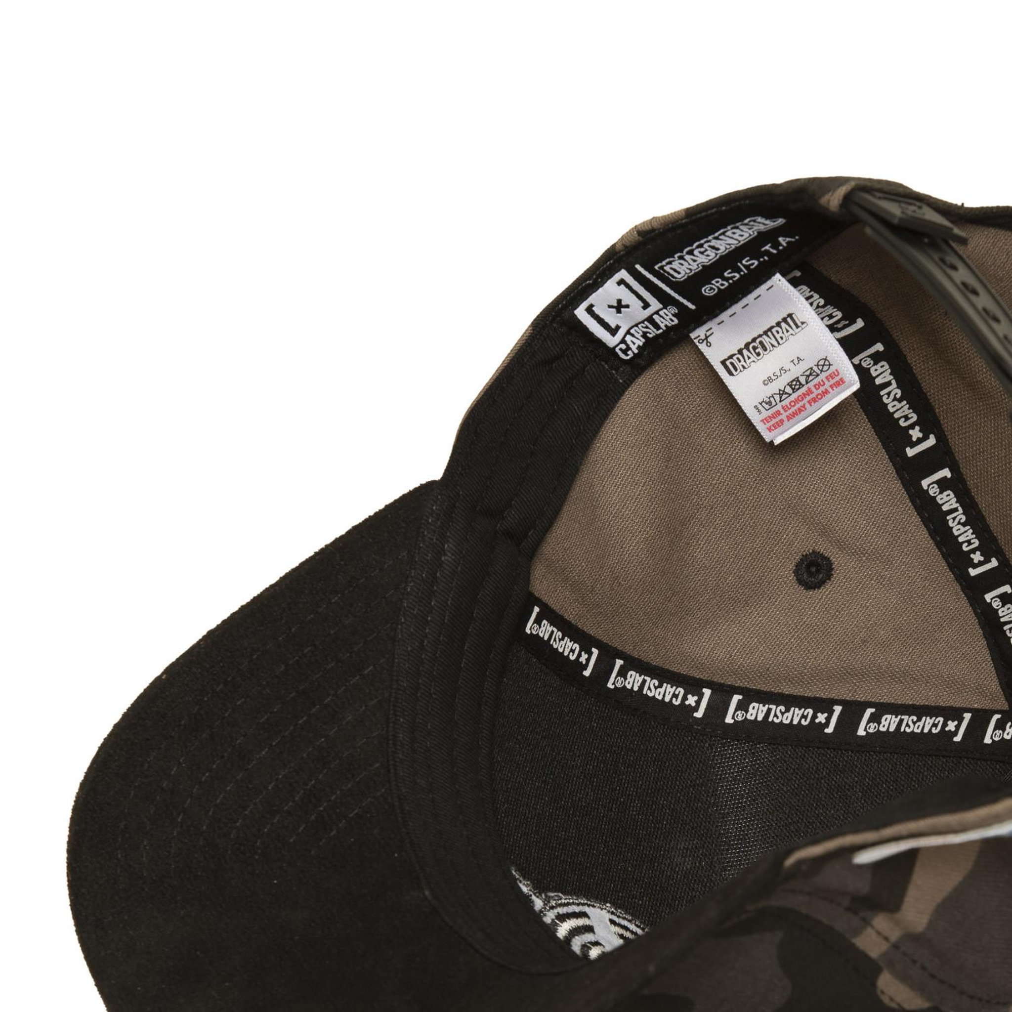 Voir la diapositive 6 : CAPSLAB Casquette trucker avec filet et logo brodé dragon ball capsule
