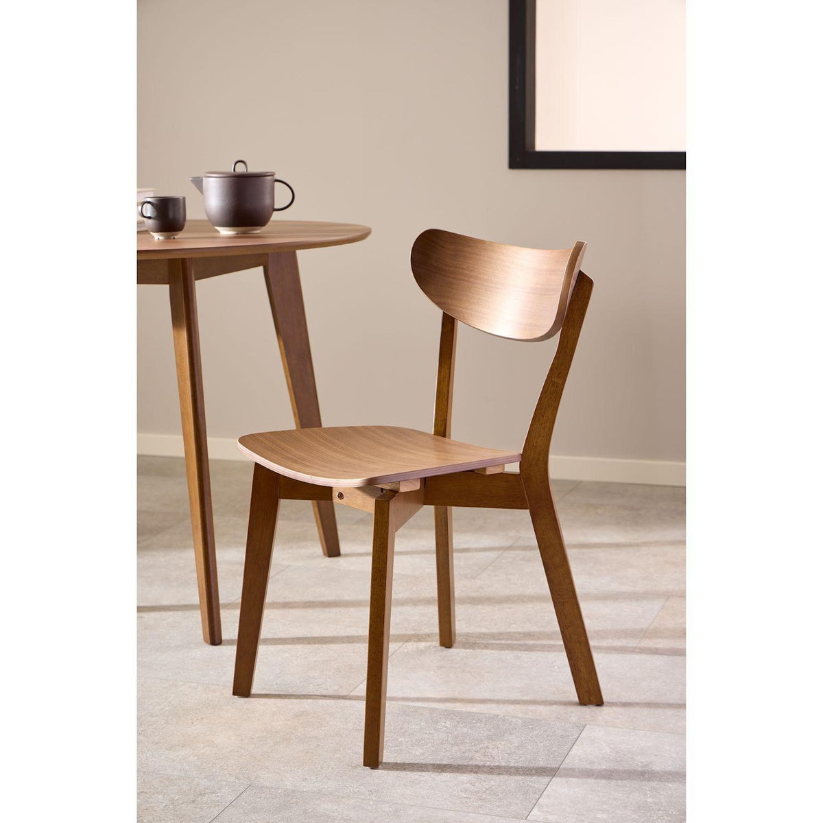 TOILINUX Lot de 2 chaises rétro en bois effet noyer SUZANNE - Marron