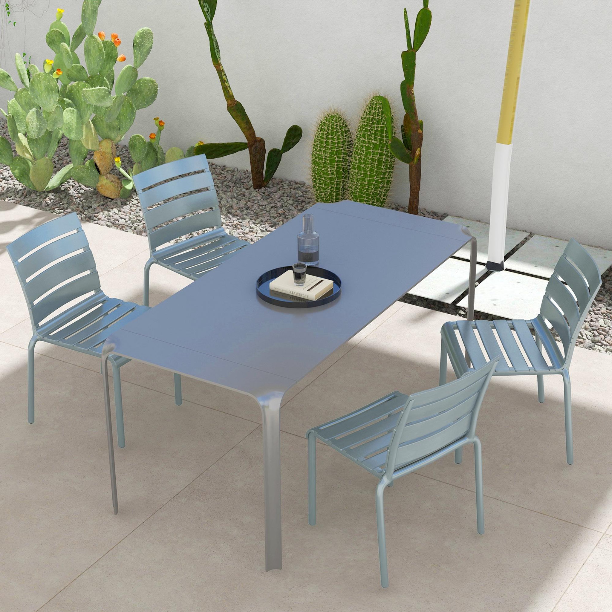 Voir la diapositive 2 : OUTSUNNY Lot de 4 chaises de jardin empilables avec assise et dossier à lattes gris