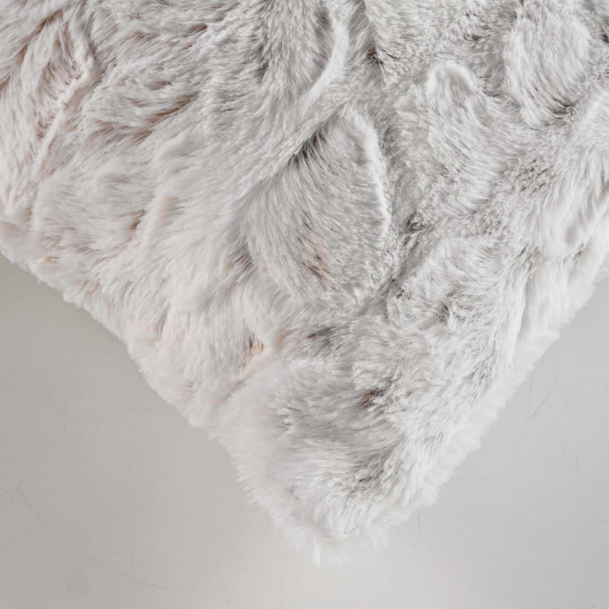 Voir la diapositive 3 : Douceur d'Intérieur Coussin imitation fourrure  alaska  45x45cm naturel