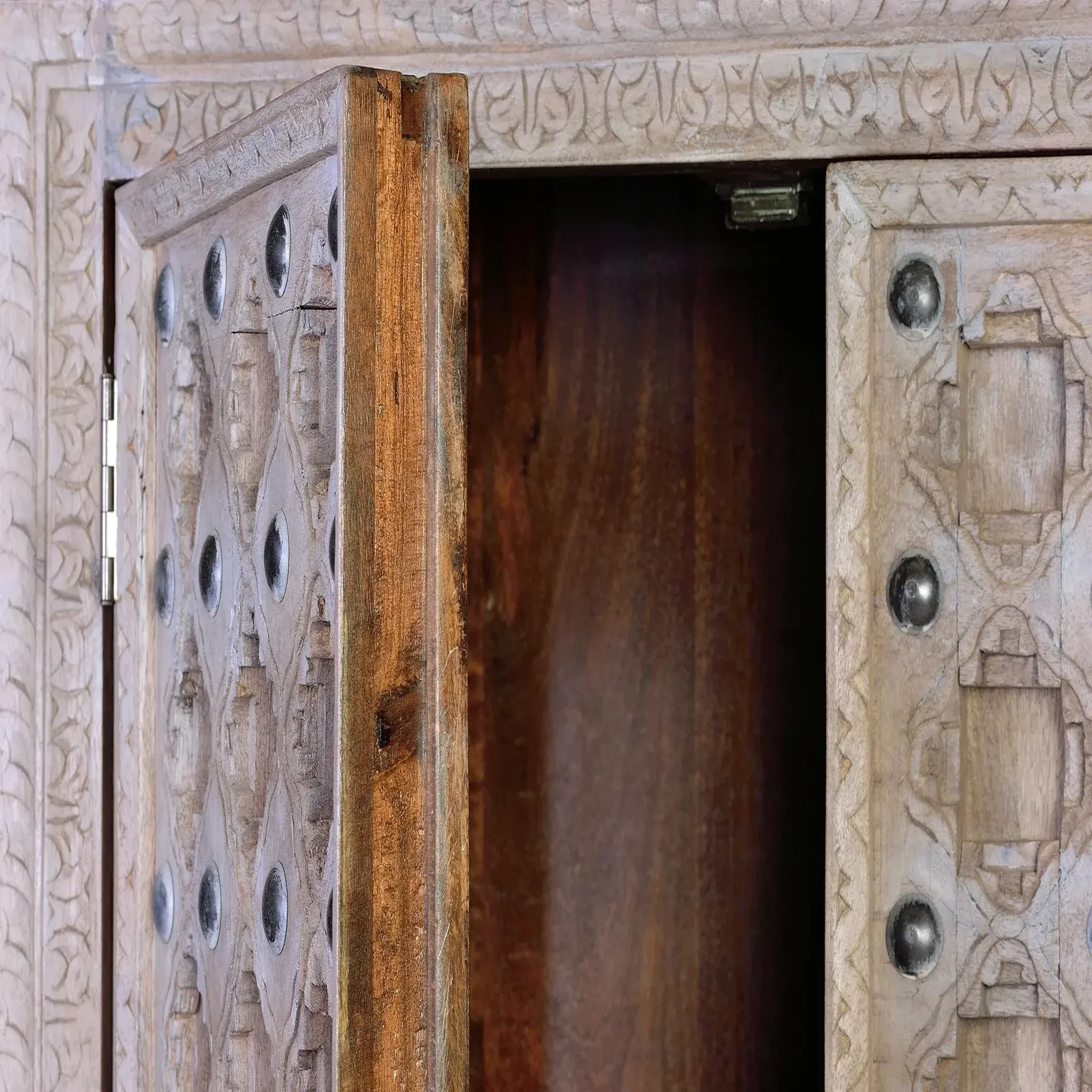 Voir la diapositive 3 : GINER Y COLOMER SL Armoire en bois de manguier 97cm style méditerranéen moderne