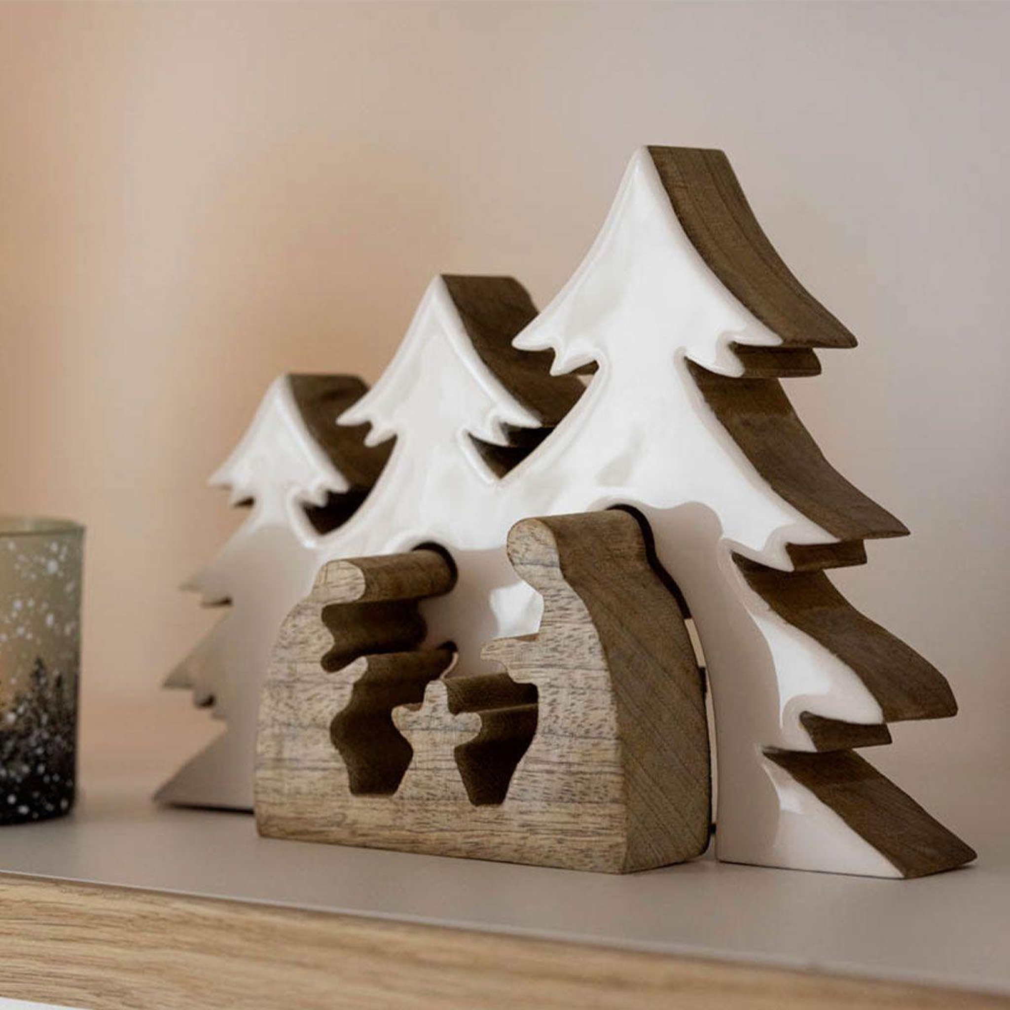 Voir la diapositive 3 : J-LINE Crèche de noël & sapins  puzzle  25cm blanc & naturel