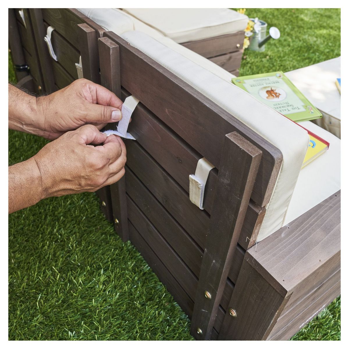 Kidkraft Ensemble jardin pour enfant - Canapé et table en bois avec coussins -Ecru