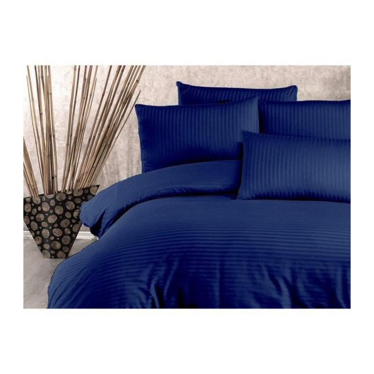 GENERIQUE Parure de lit - 1 housse de couette 220 x 240 cm + 2 taies d'oreiller 60 x 60 cm - 80% coton, 20% polyester - Bleu