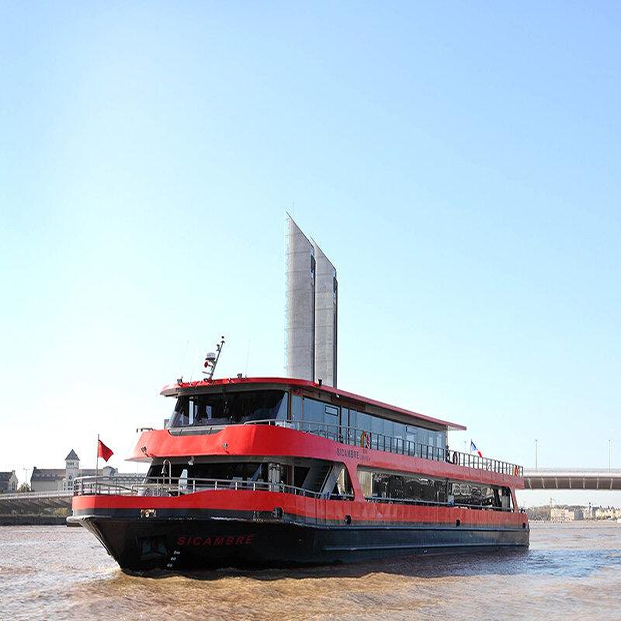 Voir la diapositive 6 : Smartbox Séjour à Bordeaux avec croisière sur la Garonne - Coffret Cadeau Multi-thèmes
