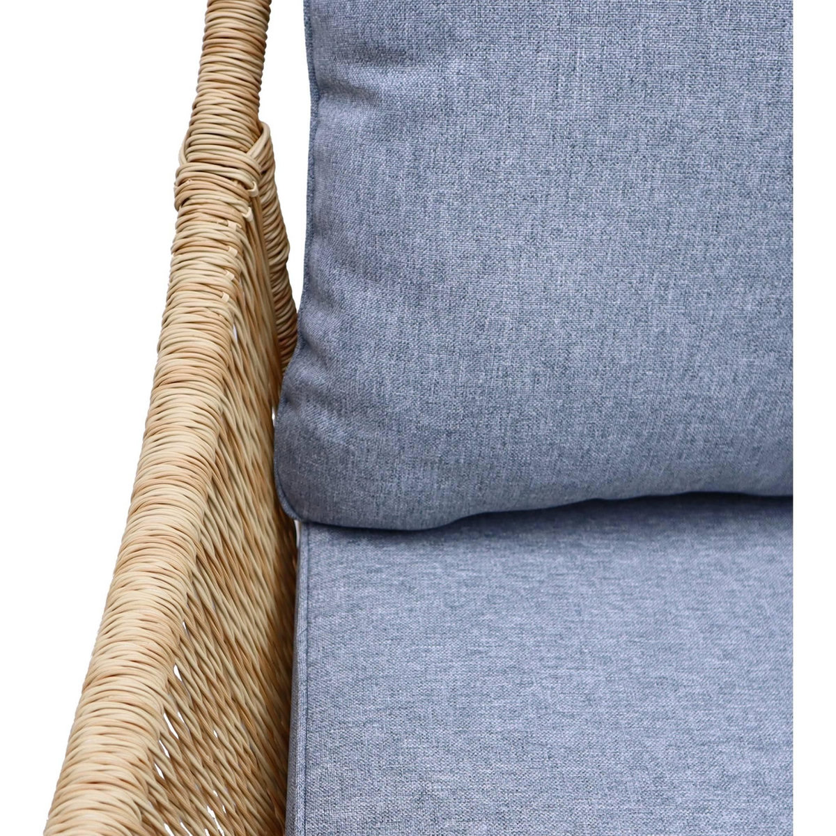 SWEEEK Salon de jardin bas 4 places KUTA – résine tressée effet corde, coussins beiges