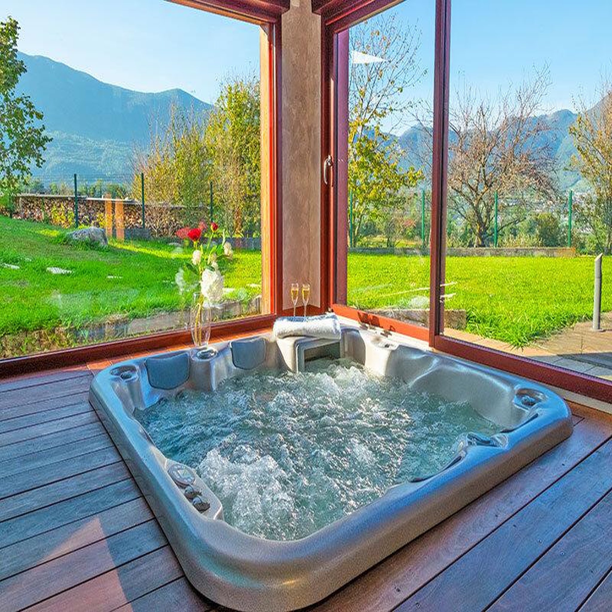 Voir la diapositive 3 : Smartbox 2 jours avec dîner, massage, bain bouillonnant et atelier collectif près du massif des Bauges - Coffret Cadeau Séjour