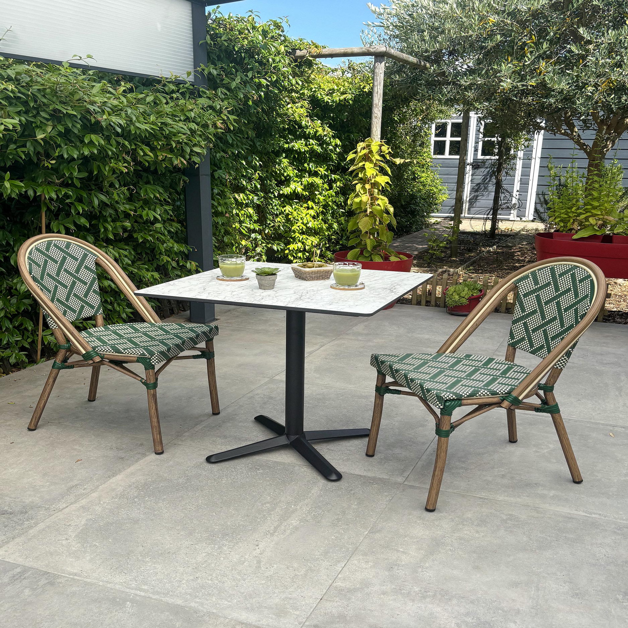 Voir la diapositive 2 : DCB GARDEN Ensemble repas de jardin en acier et plateau en HPL (2 places)