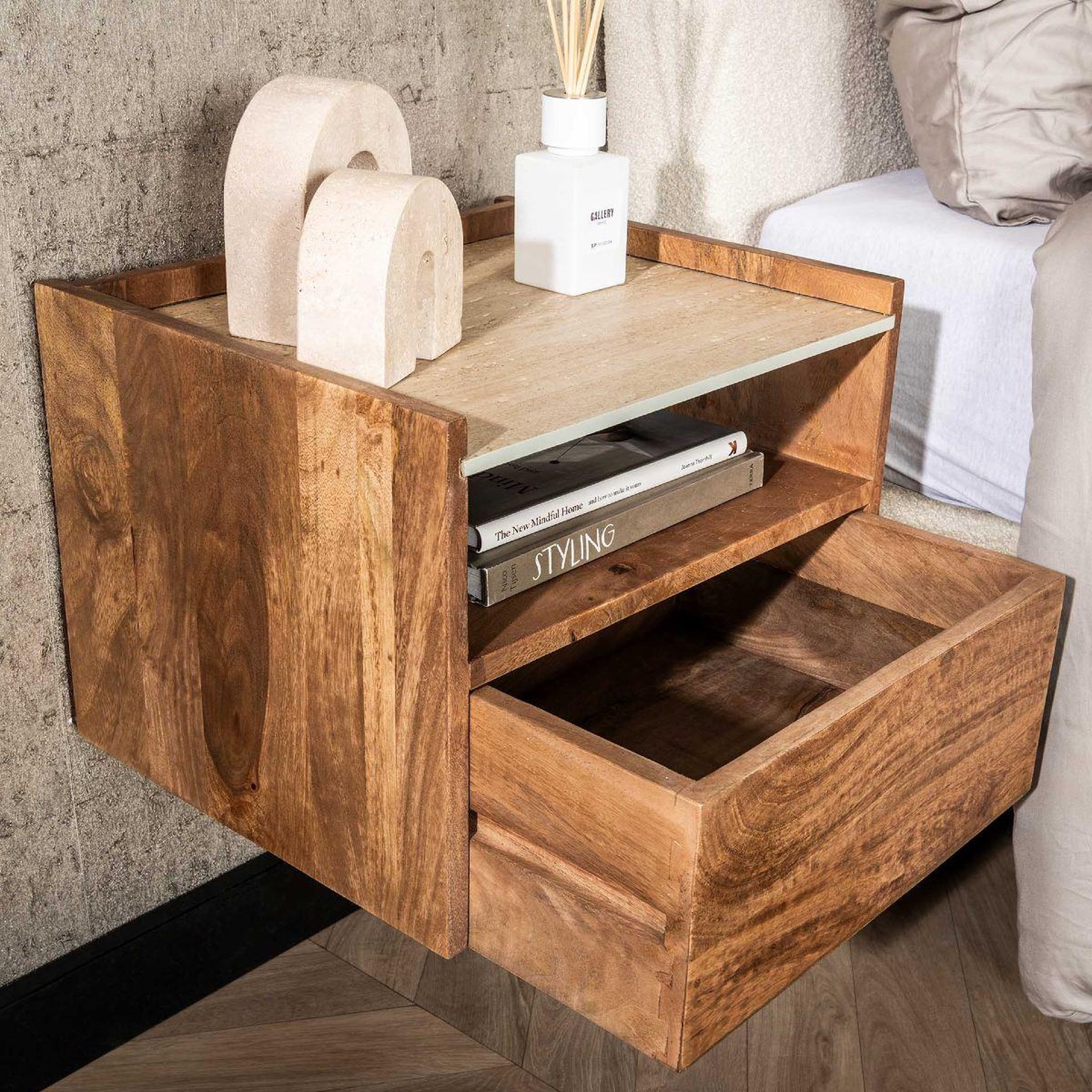 Voir la diapositive 4 : JLC KREATION Table de chevet en bois massif roccia l