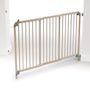 Voir la diapositive 2 : WEBABY Barrière de sécurité bébé extensible en bois LOKEE